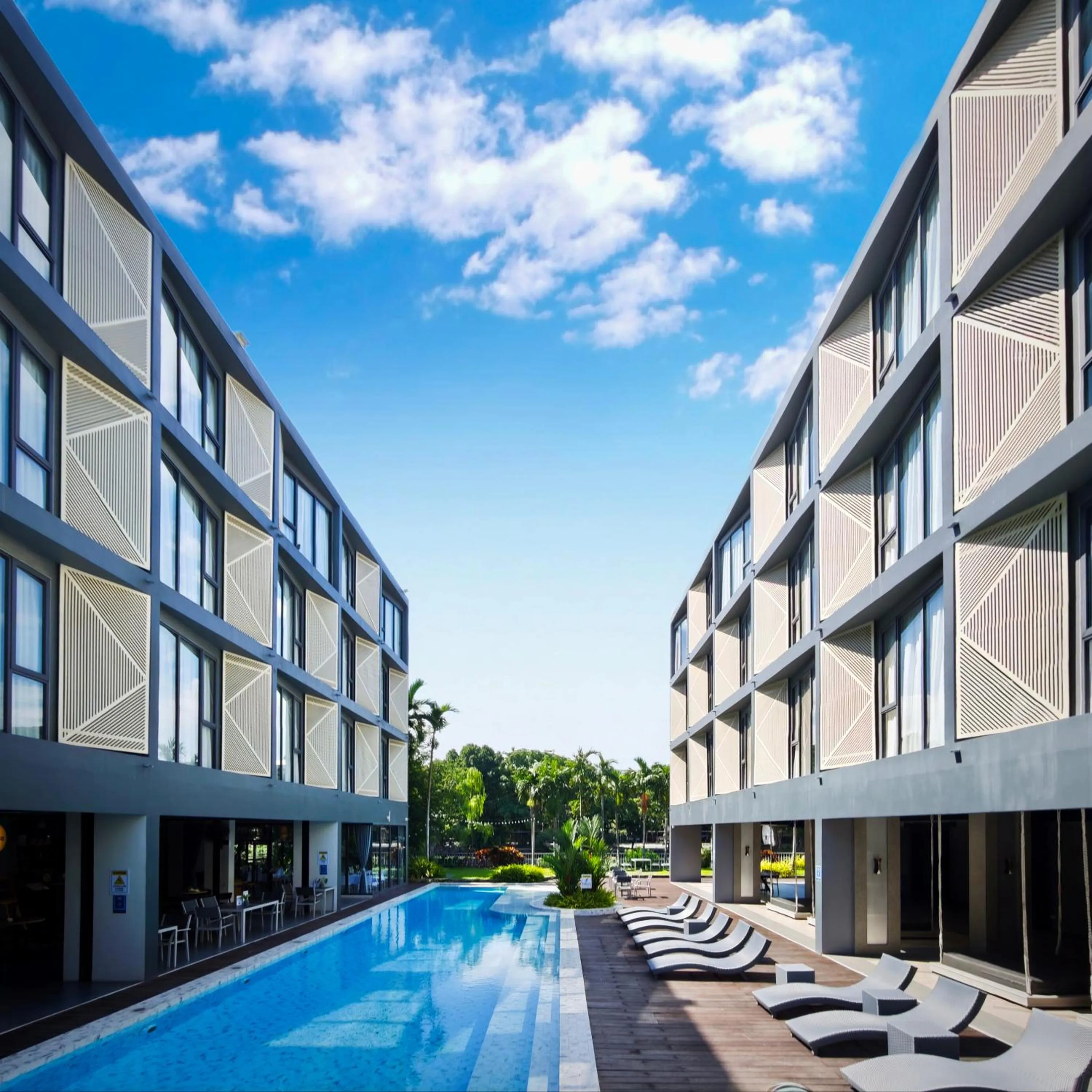 Swimming pool in Canalis Suvarnabhumi Airport Hotel