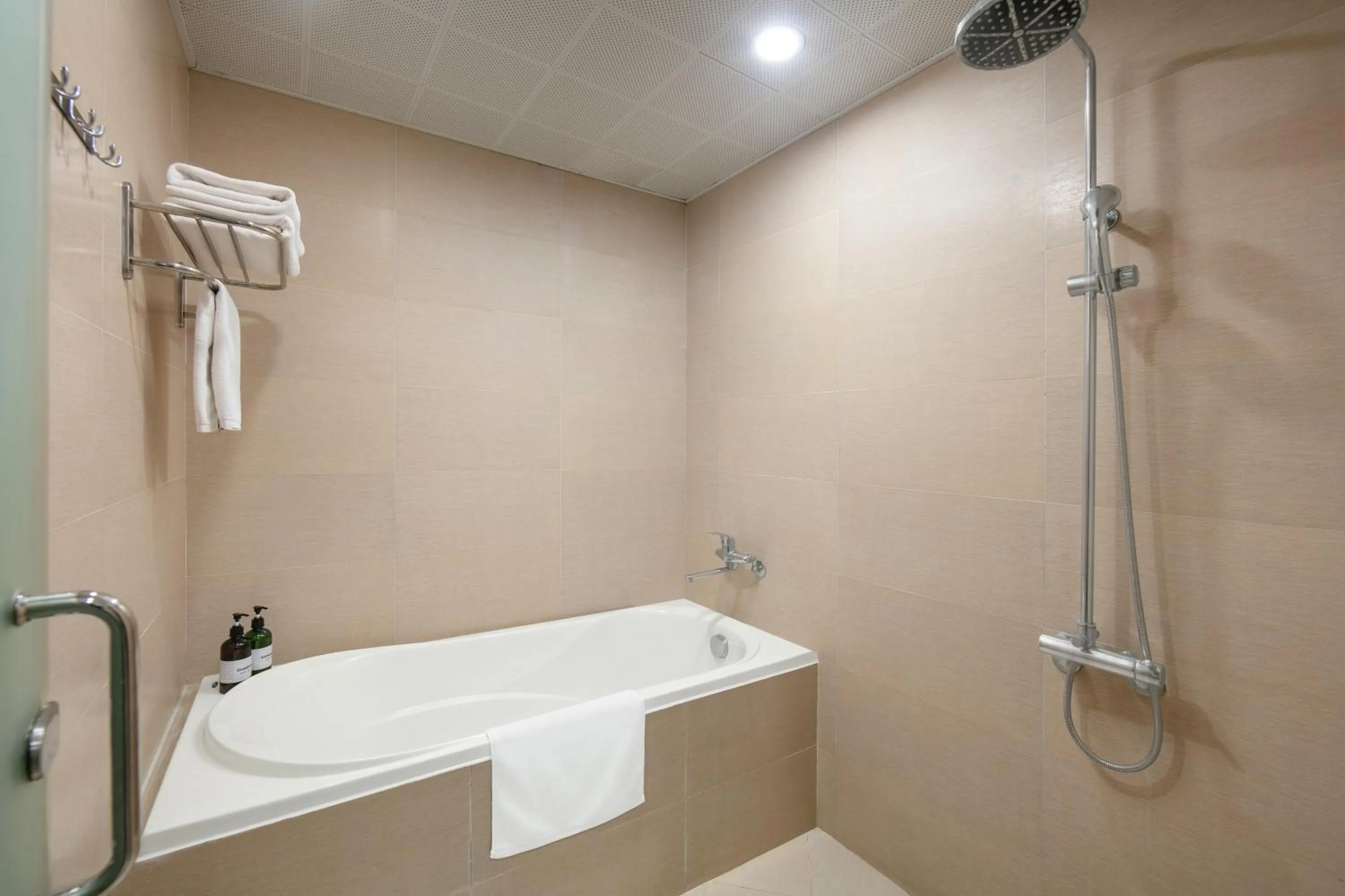 Bathroom in HB Serviced Apartment - 121B Quan Hoa