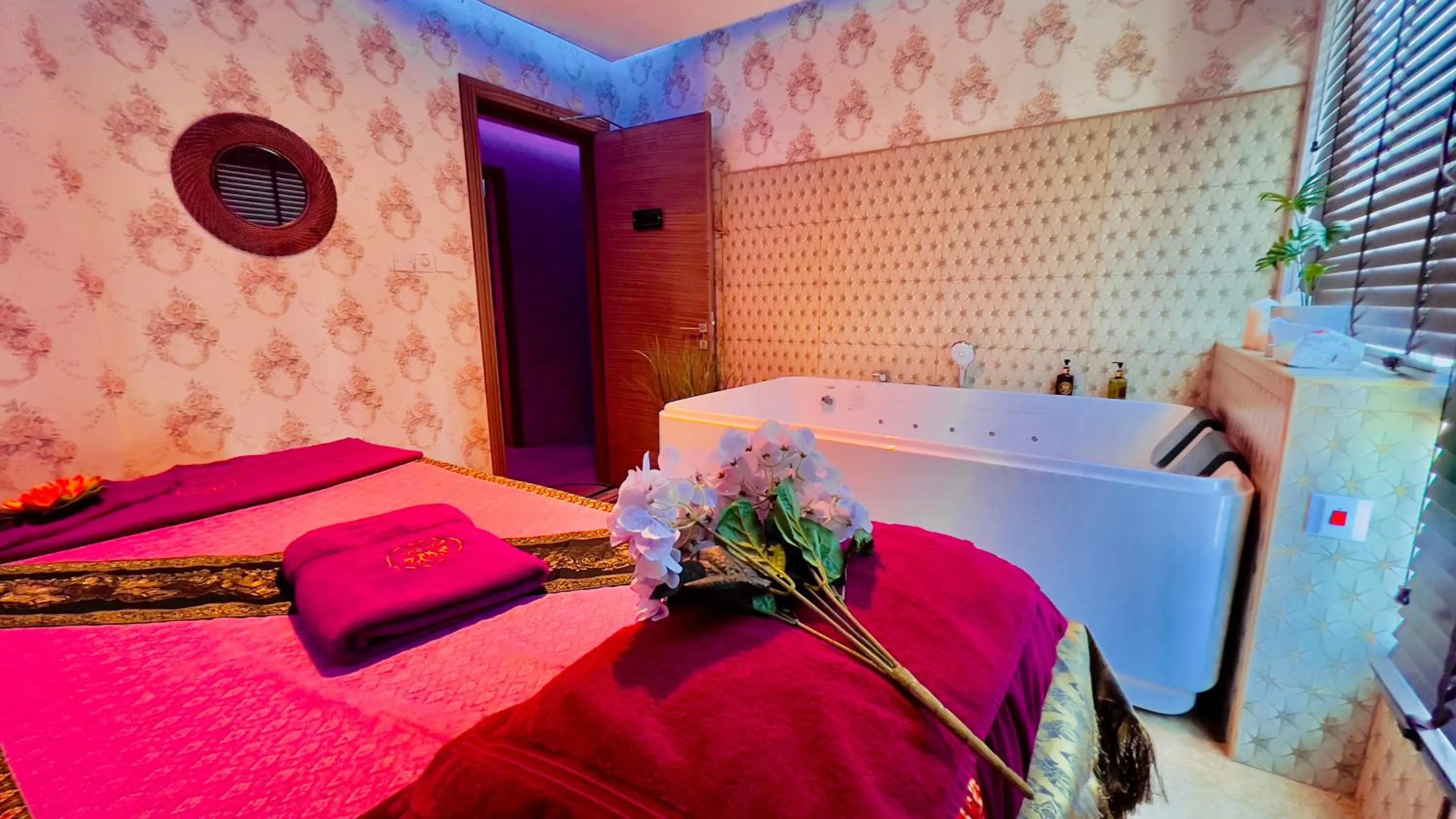 Massage, Bed in BW Suites & Spa