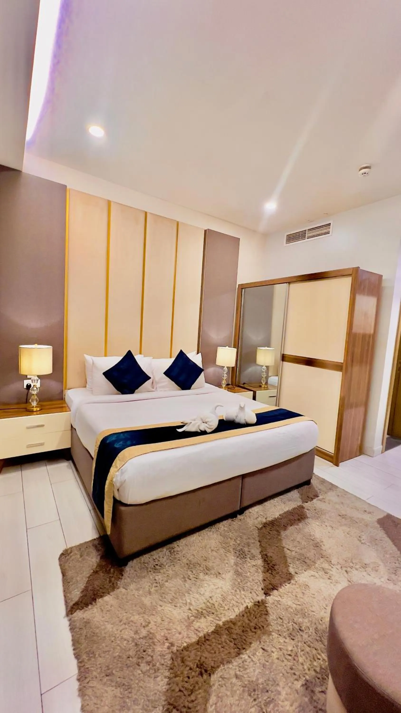 Living room, Bed in BW Suites & Spa