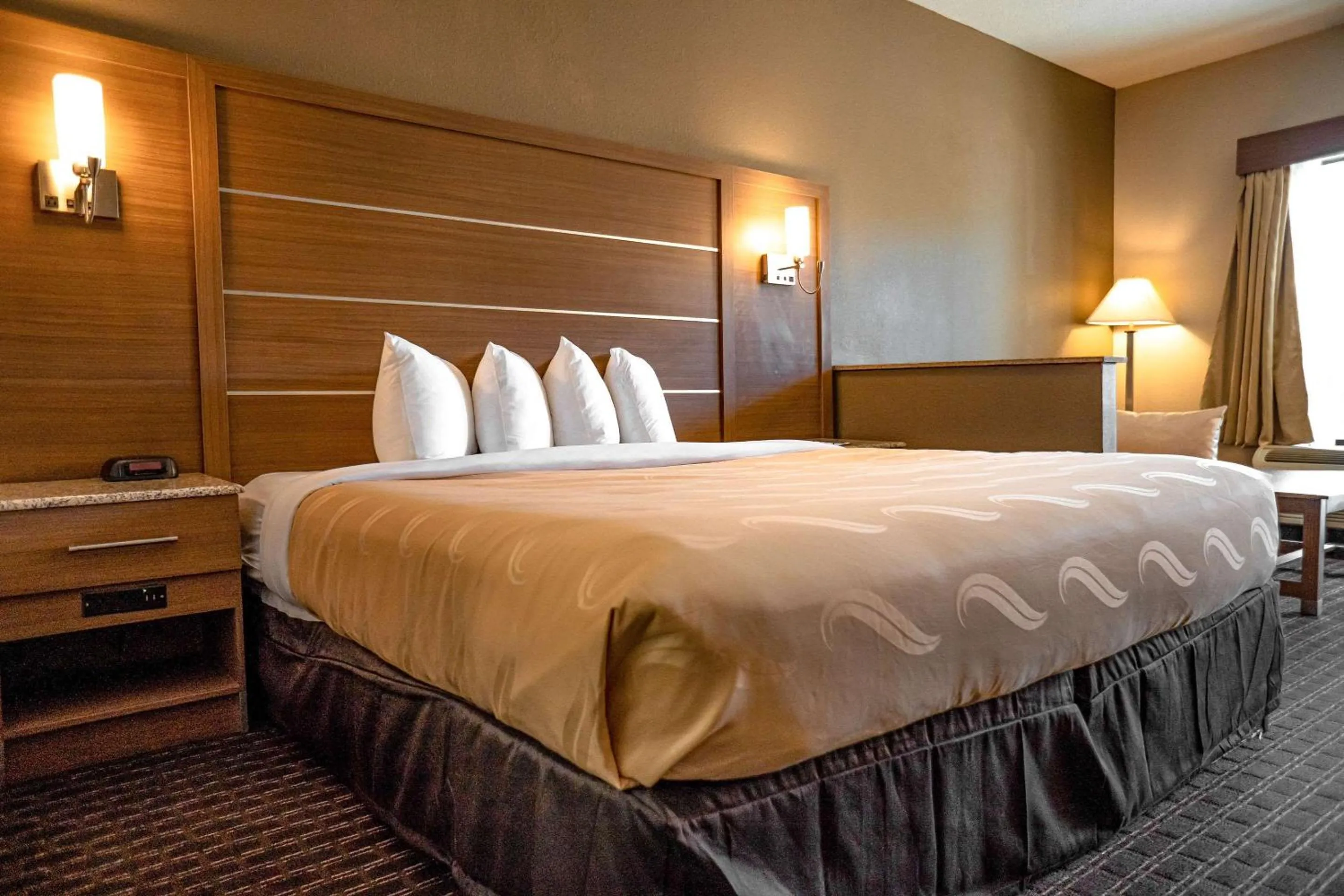 Bedroom, Bed in Quality Inn & Suites near Six Flags - Austell