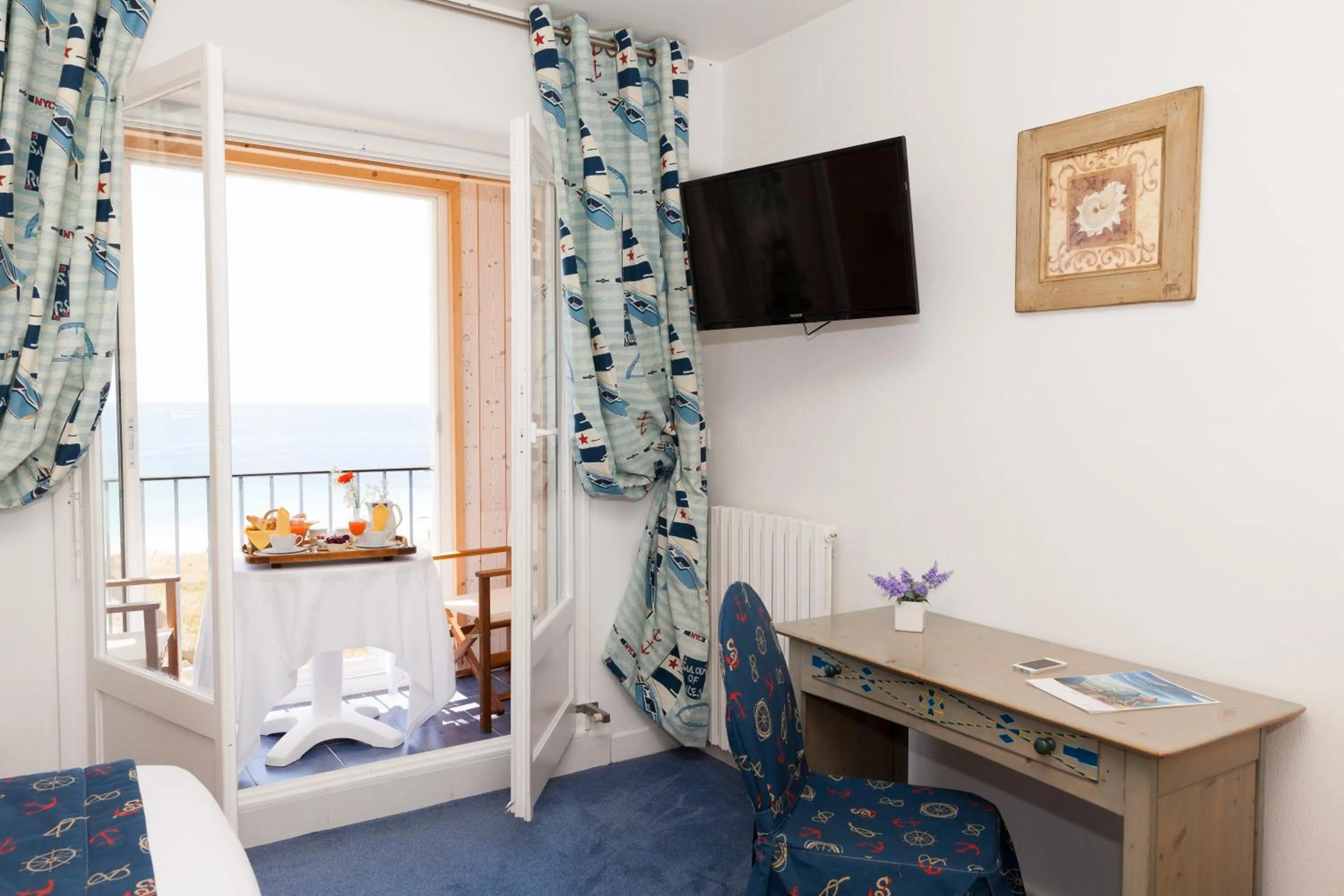 TV and multimedia in Hotel Restaurant De La Plage