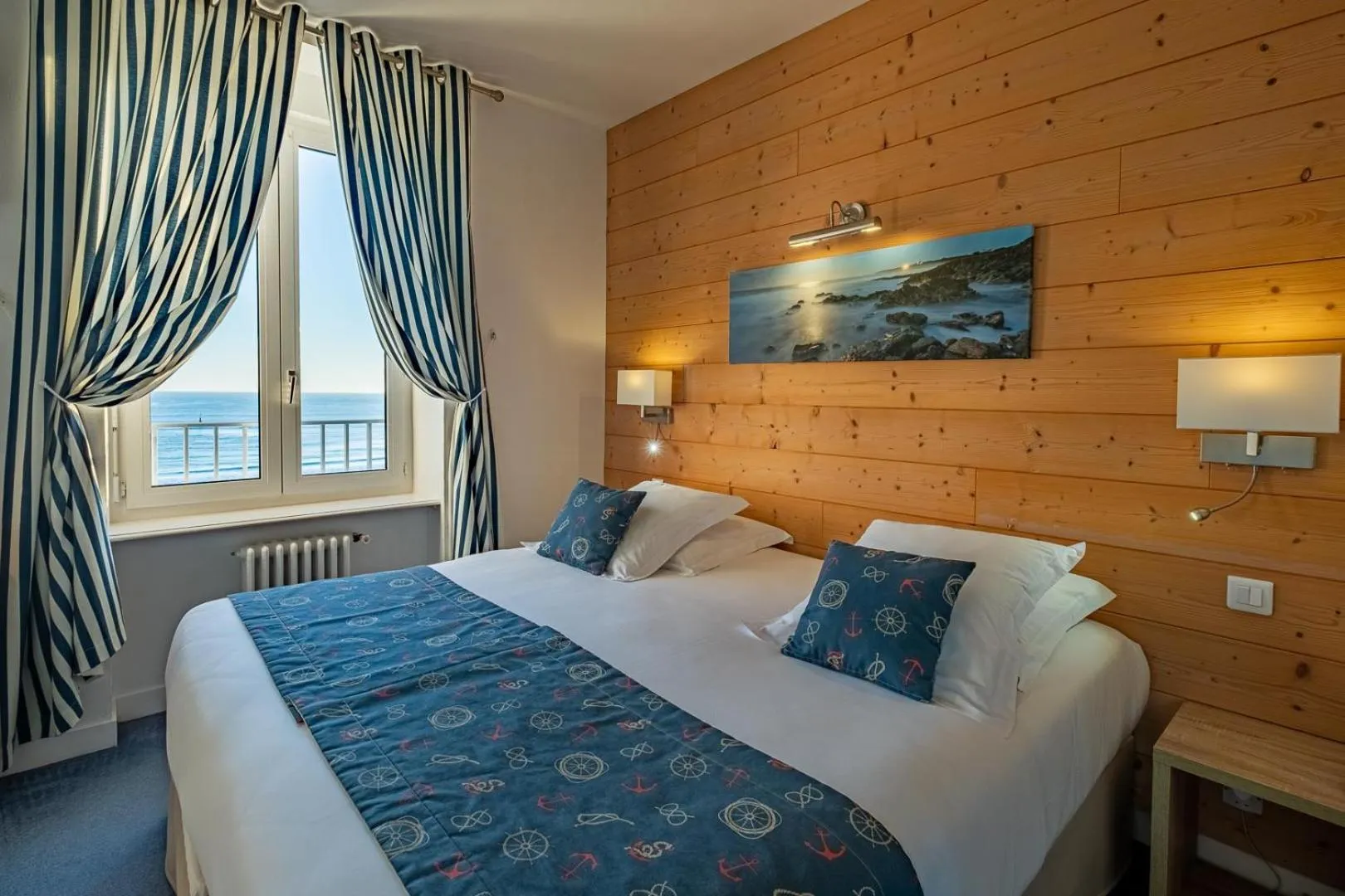 Bed in Hotel Restaurant De La Plage