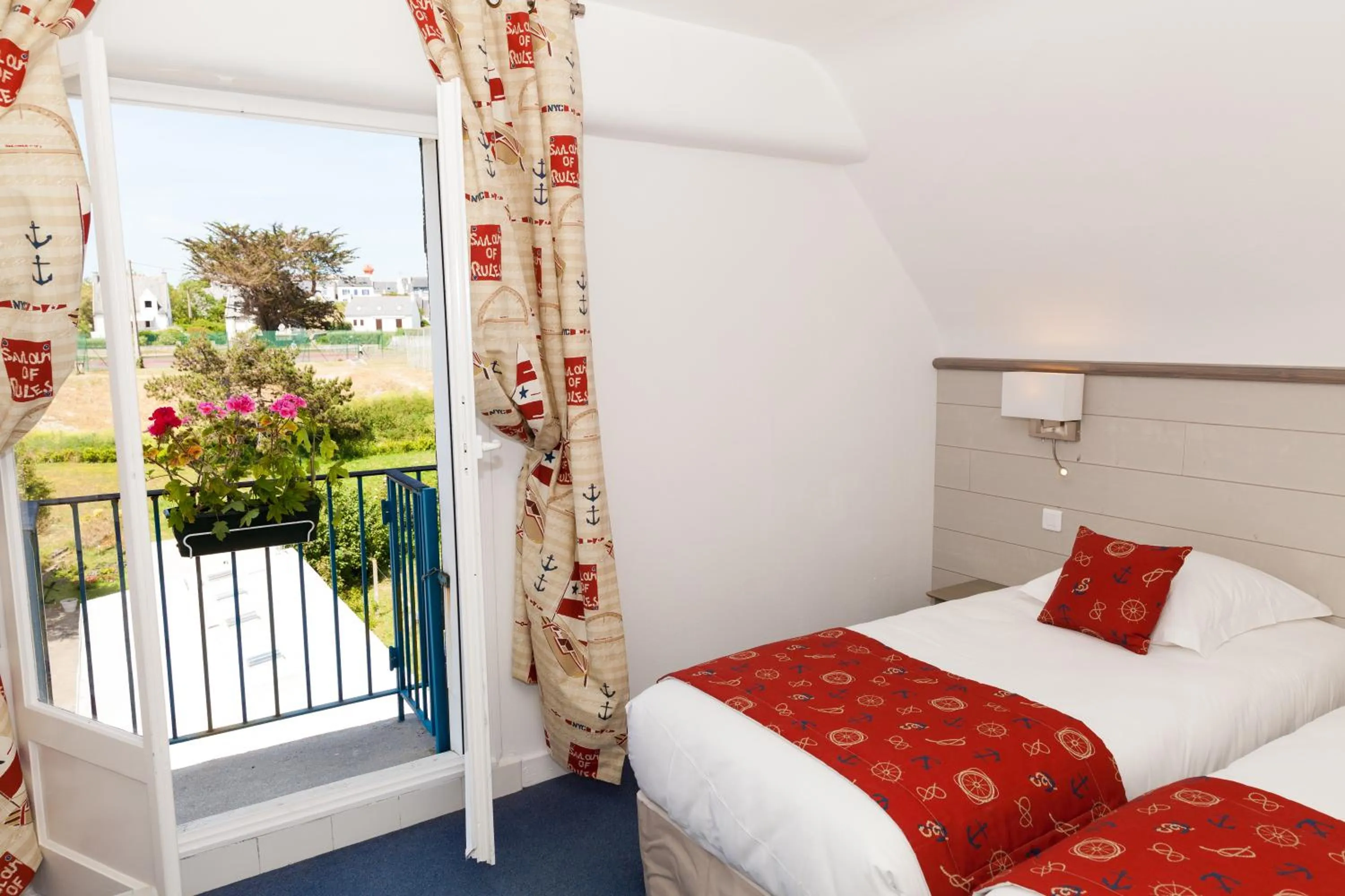 Bedroom, Bed in Hotel Restaurant De La Plage