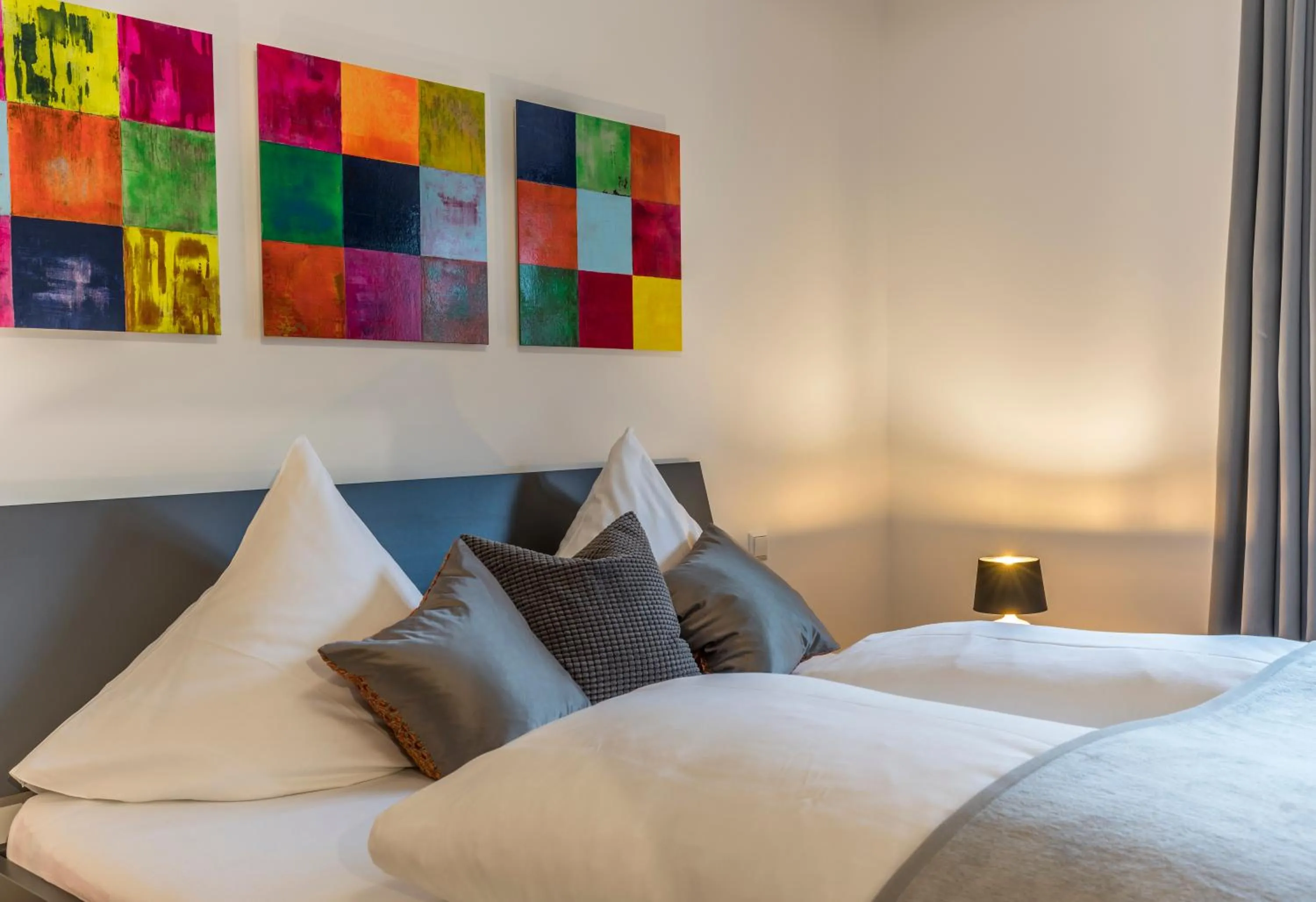 Photo of the whole room, Bed in RH-Appartements 15 Minuten von Basel im Dorf Rührberg