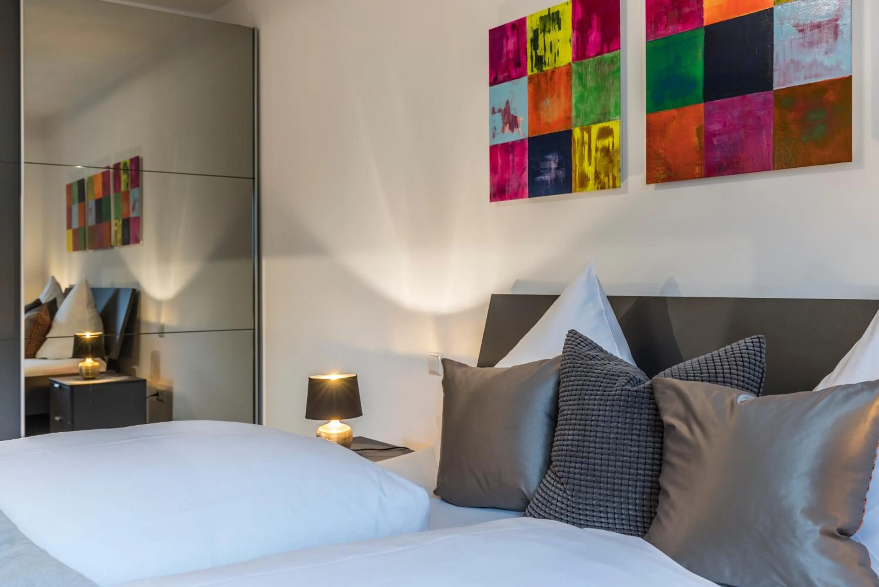 Decorative detail, Bed in RH-Appartements 15 Minuten von Basel im Dorf Rührberg