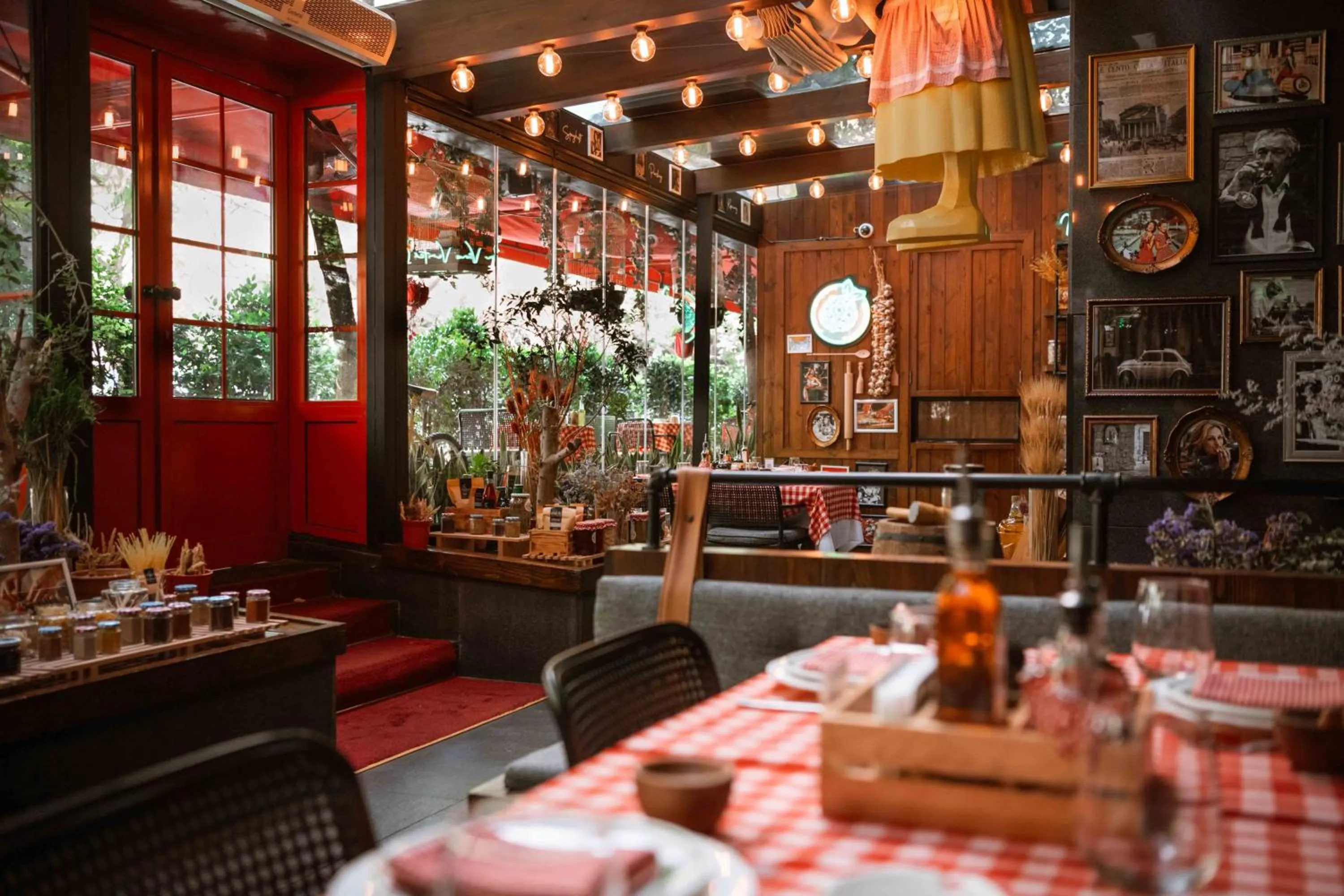 Restaurant/places to eat in The Smallville Hotel