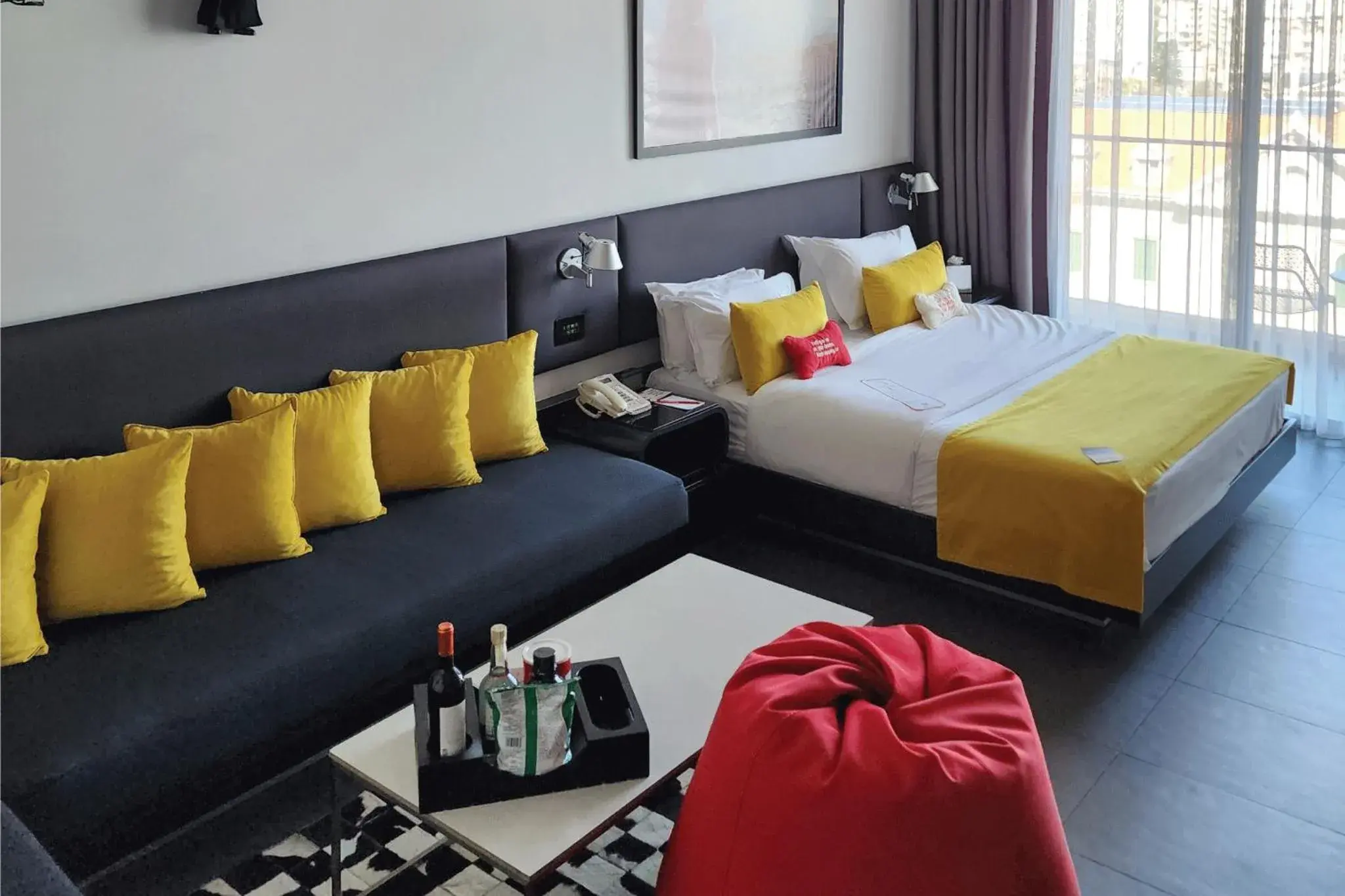 Premium King Room with Balcony in The Smallville Hotel Premium King Room with Balcony in The Smallville Hotel