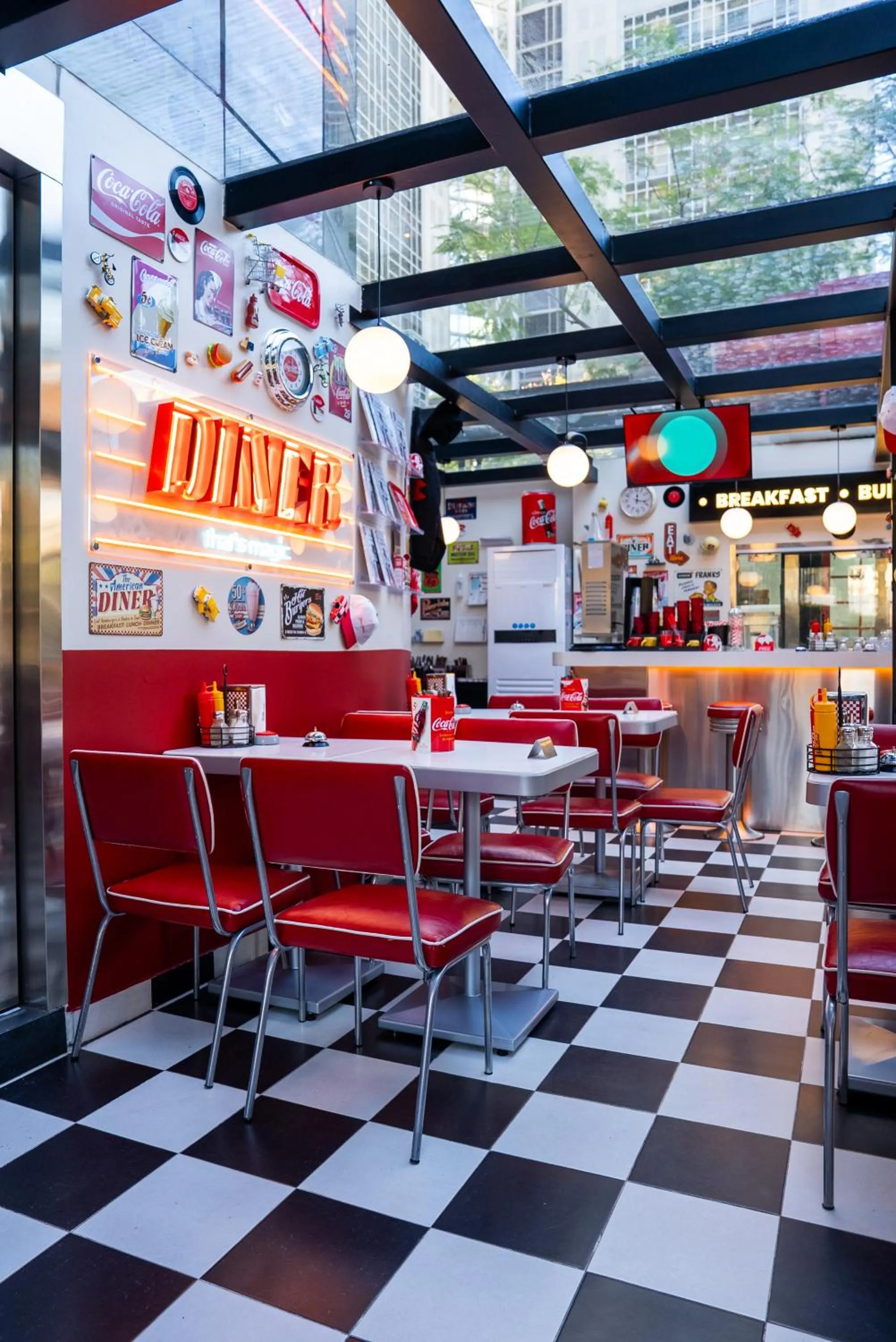 Restaurant/places to eat in The Smallville Hotel