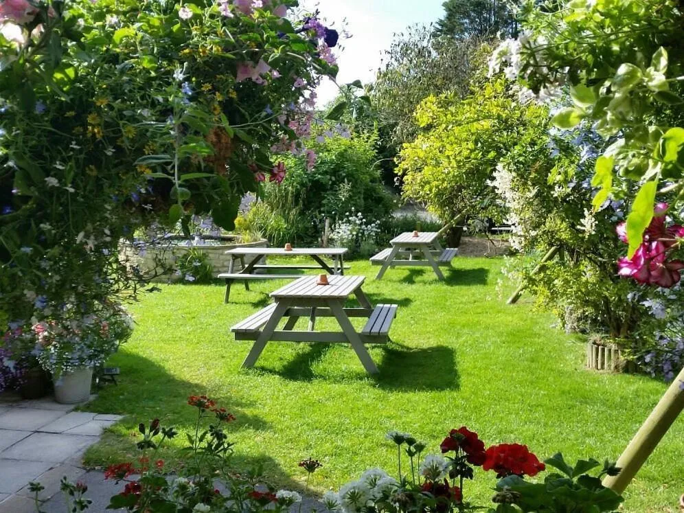 Garden in Bolingbroke Arms & Hotel