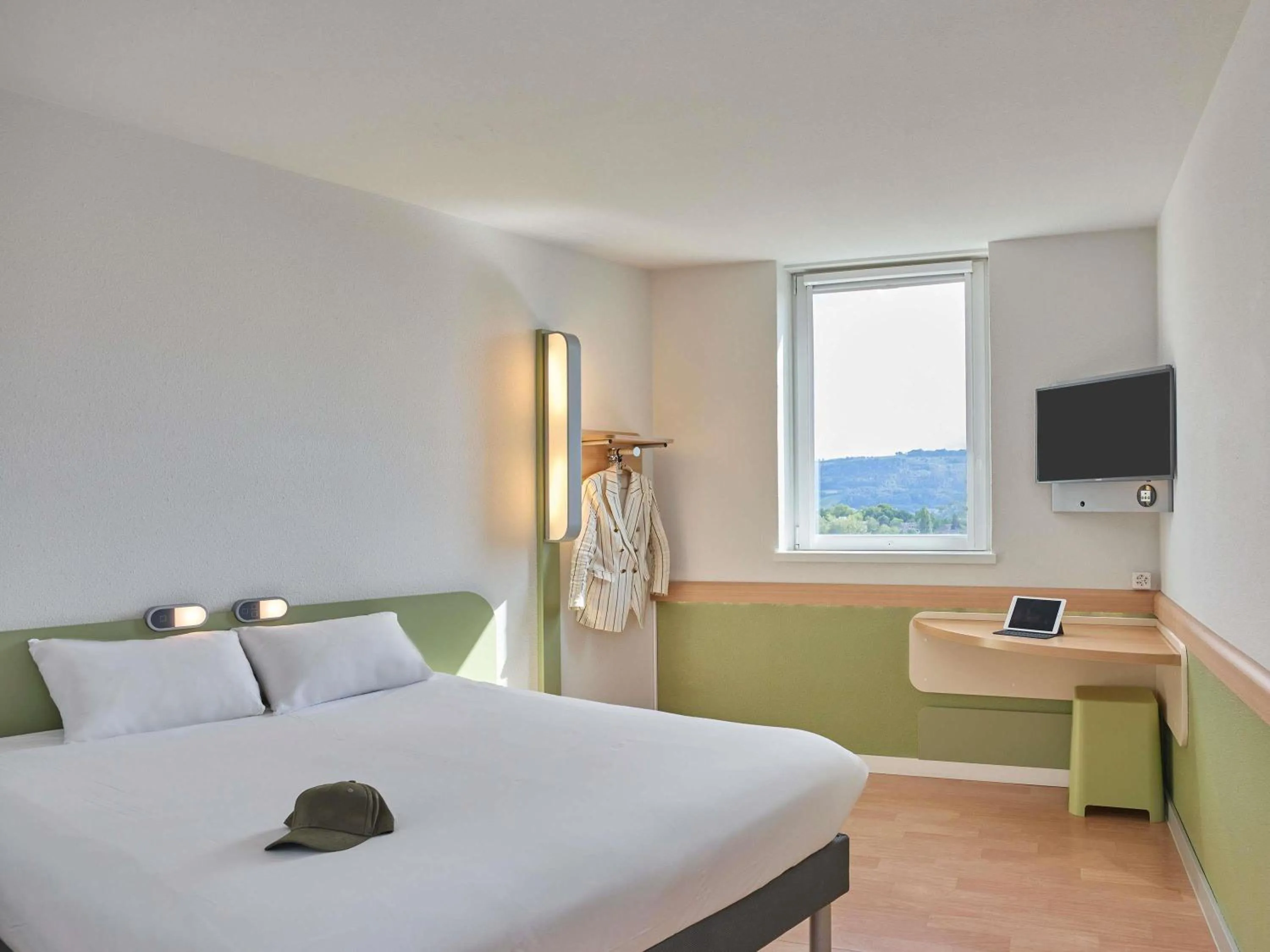 Bedroom, Bed in ibis budget Bern Expo