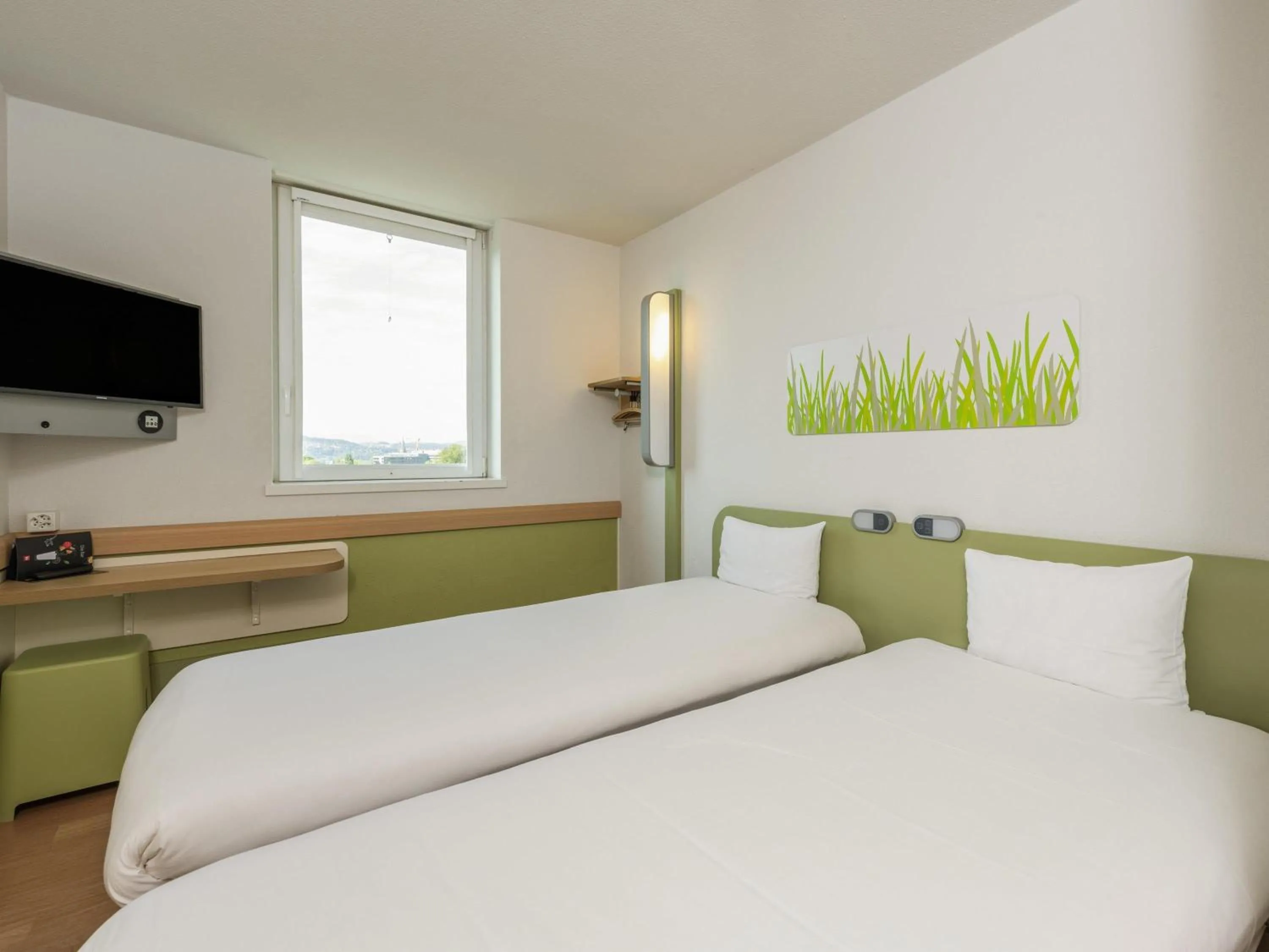 Bedroom, Bed in ibis budget Bern Expo