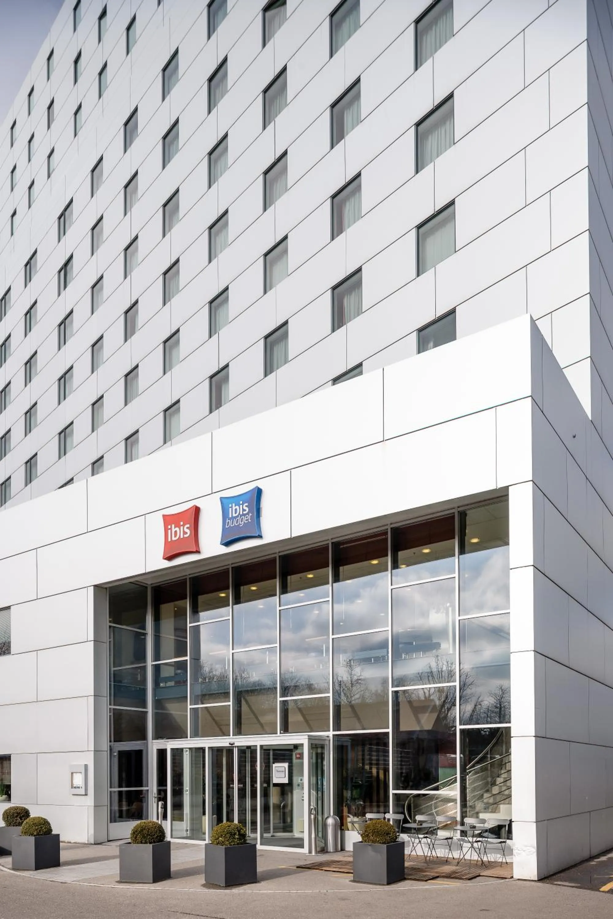 Facade/entrance in ibis budget Bern Expo