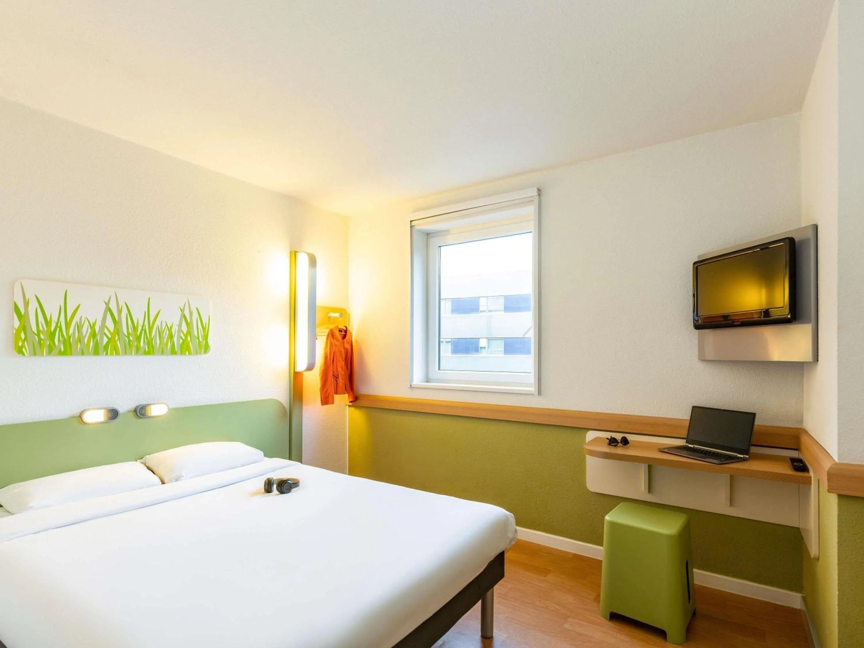 Bedroom, Bed in ibis budget Zurich City West