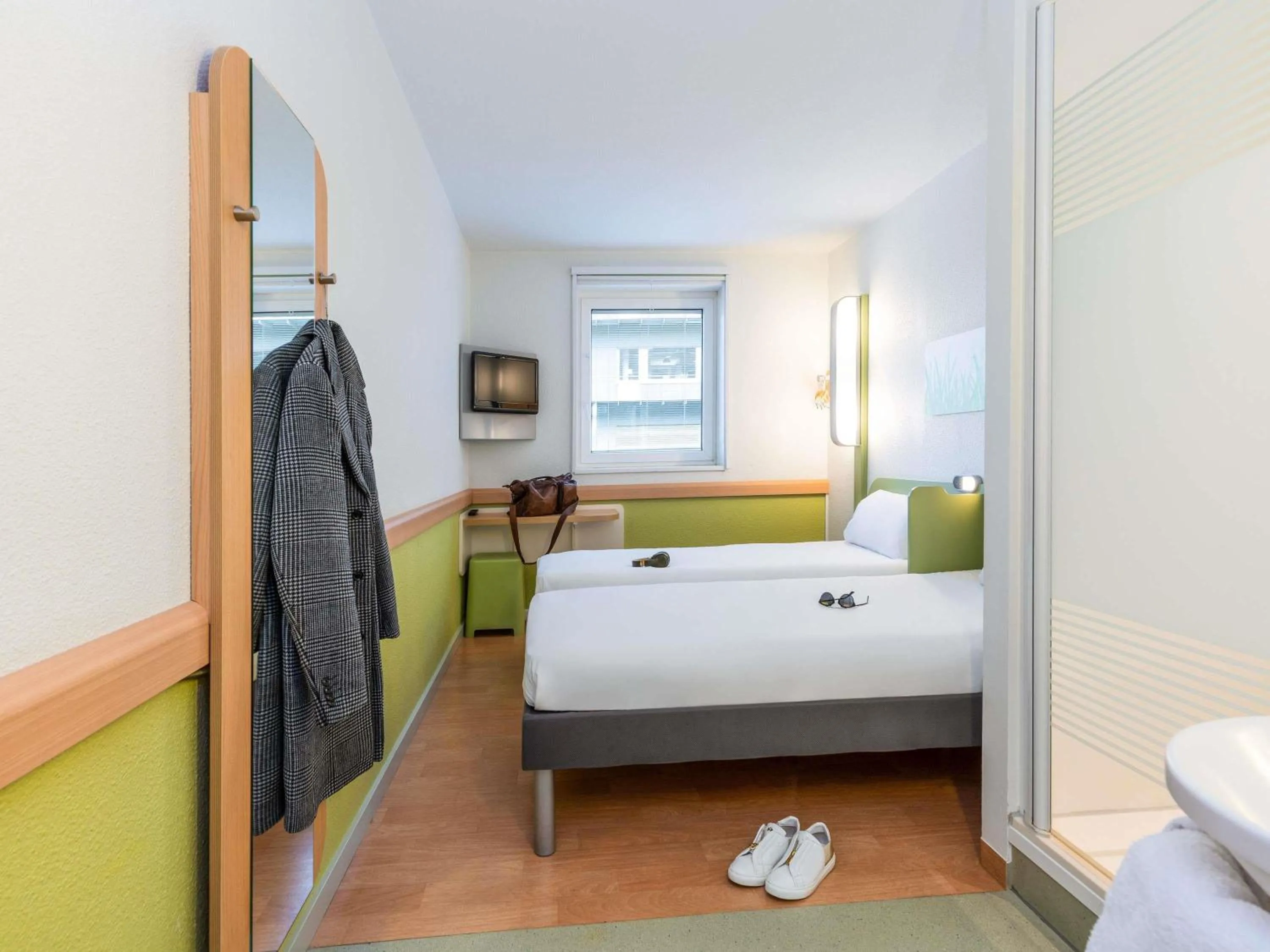 Bedroom, Bed in ibis budget Zurich City West