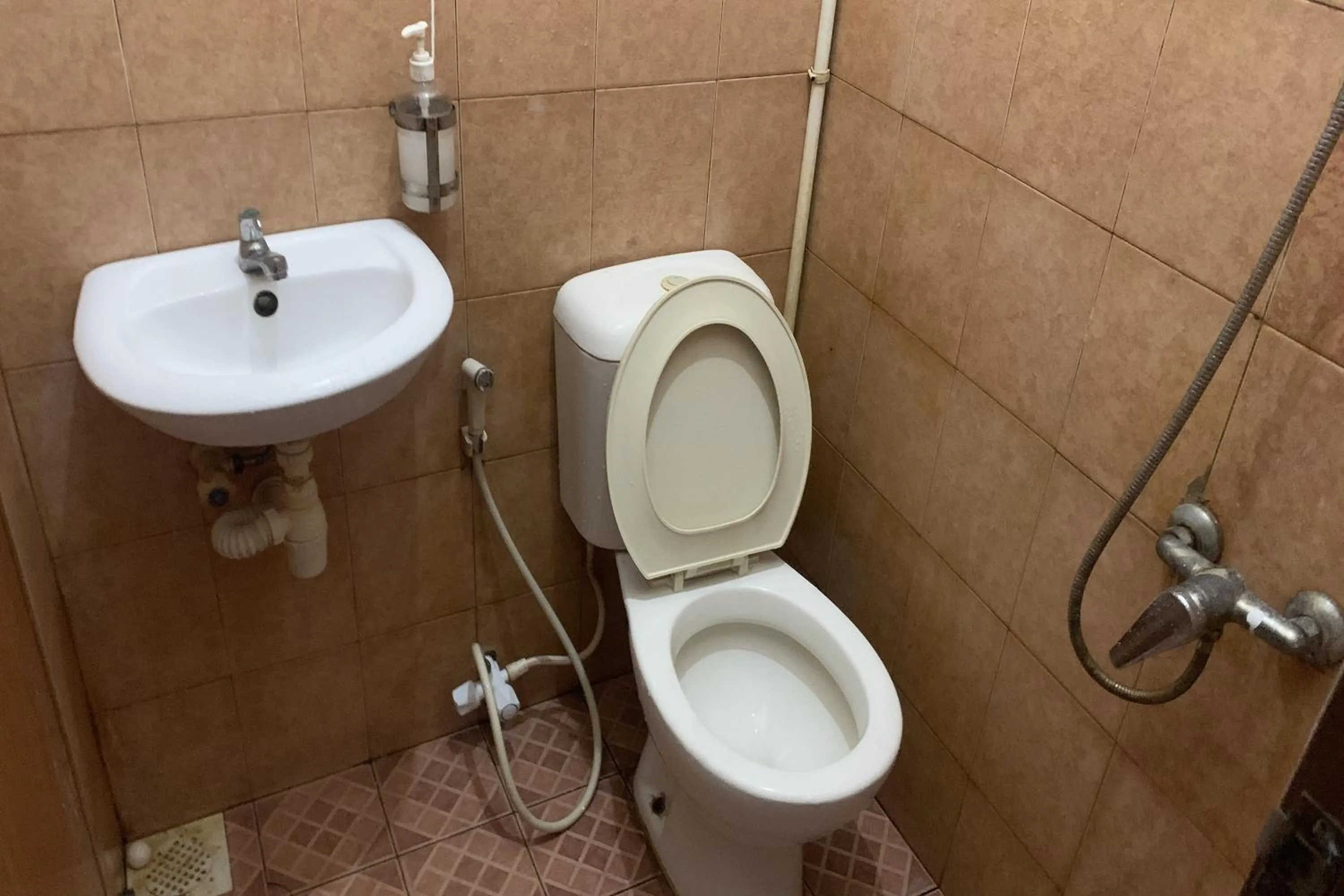 Bathroom in Bright Batavia Kota Tua