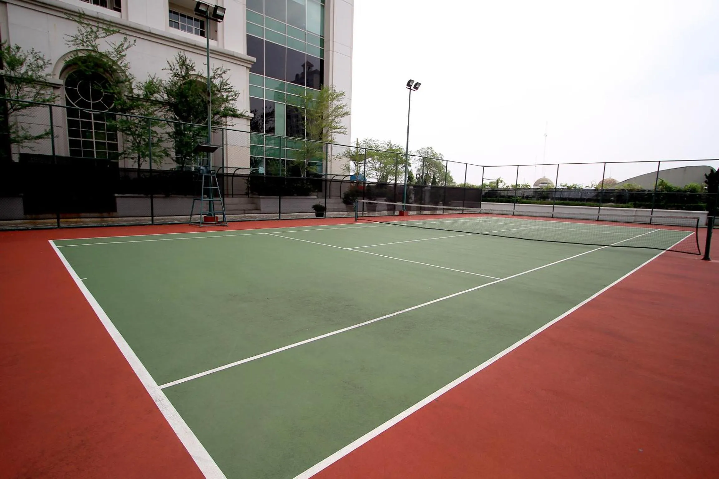 Tennis court in The Bellezza Suites by Nemuru