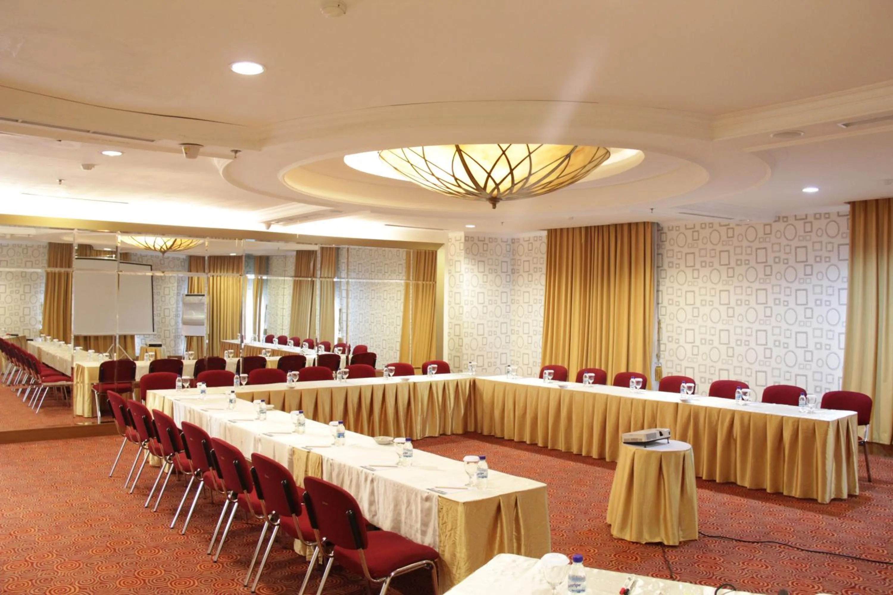 Meeting/conference room in The Bellezza Suites by Nemuru