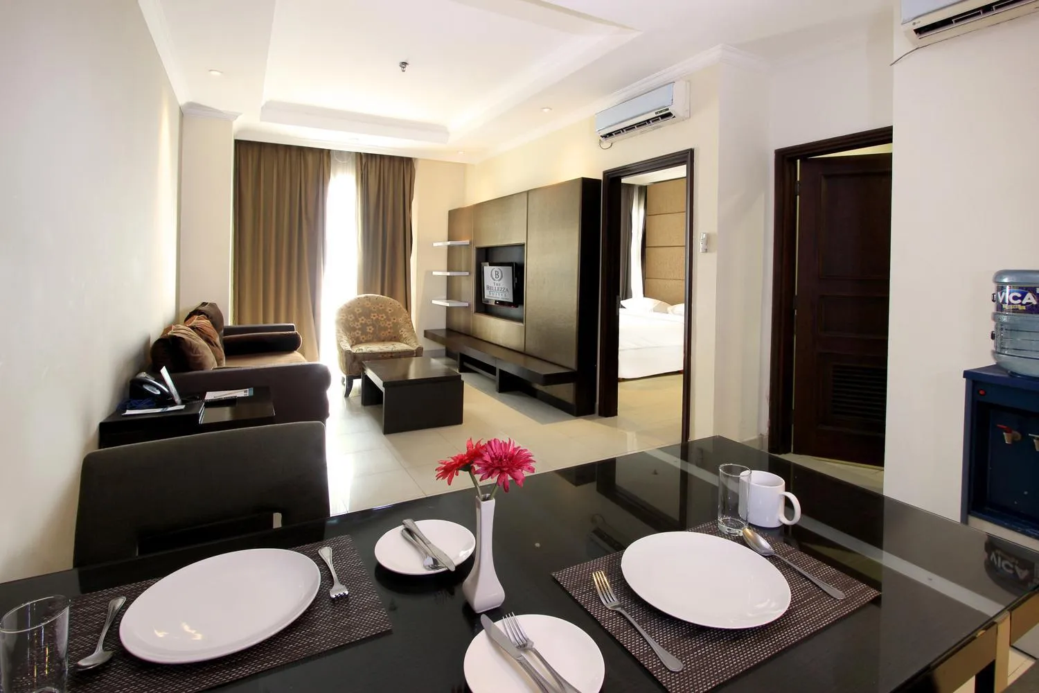 Dining area in The Bellezza Suites by Nemuru