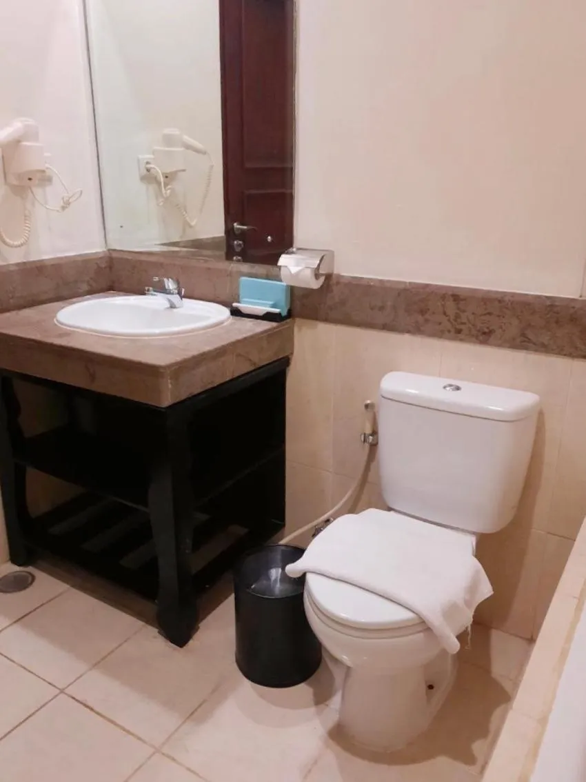 Toilet in The Bellezza Suites by Nemuru