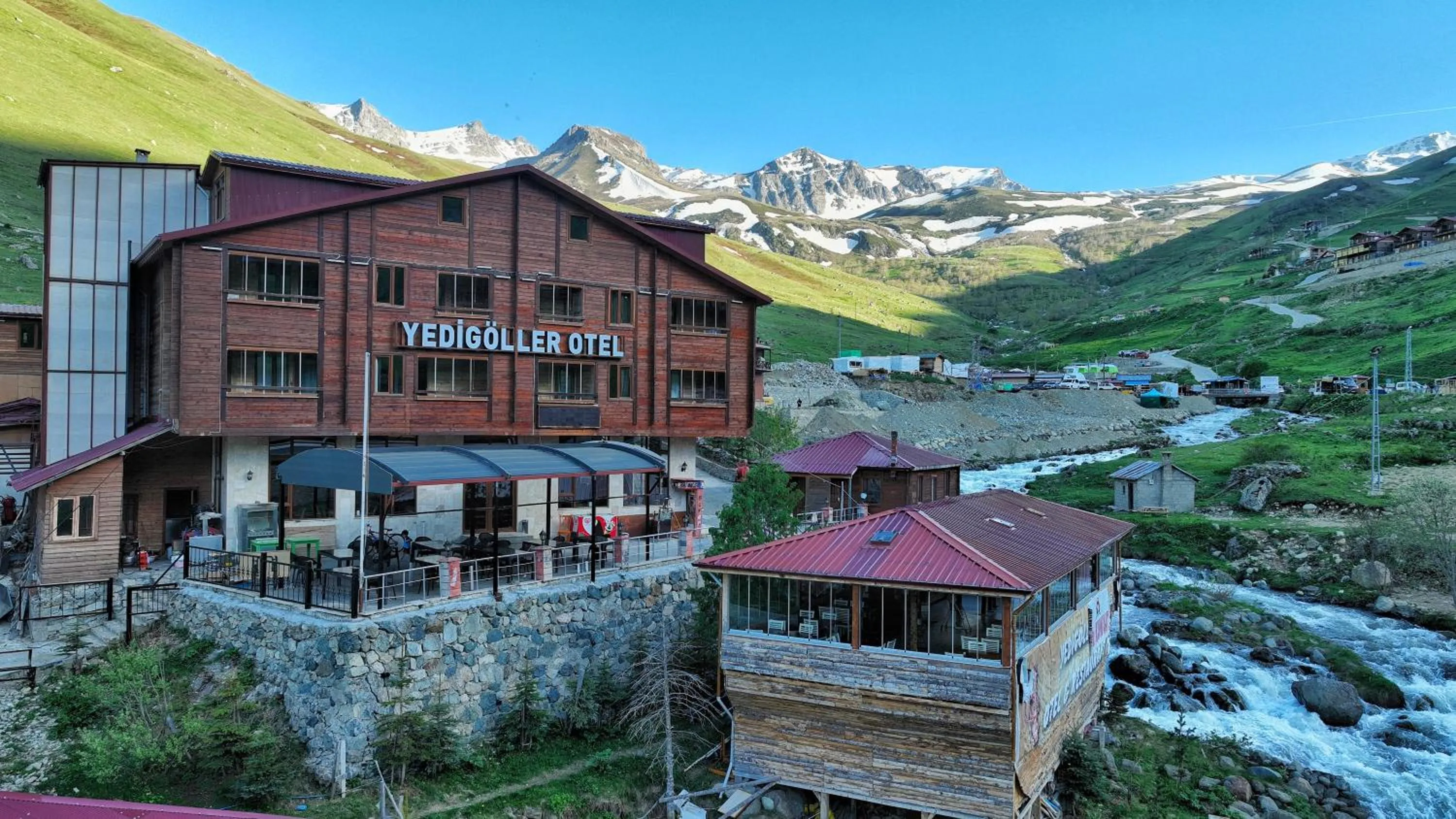 Yedigoller Hotel & Restaurant