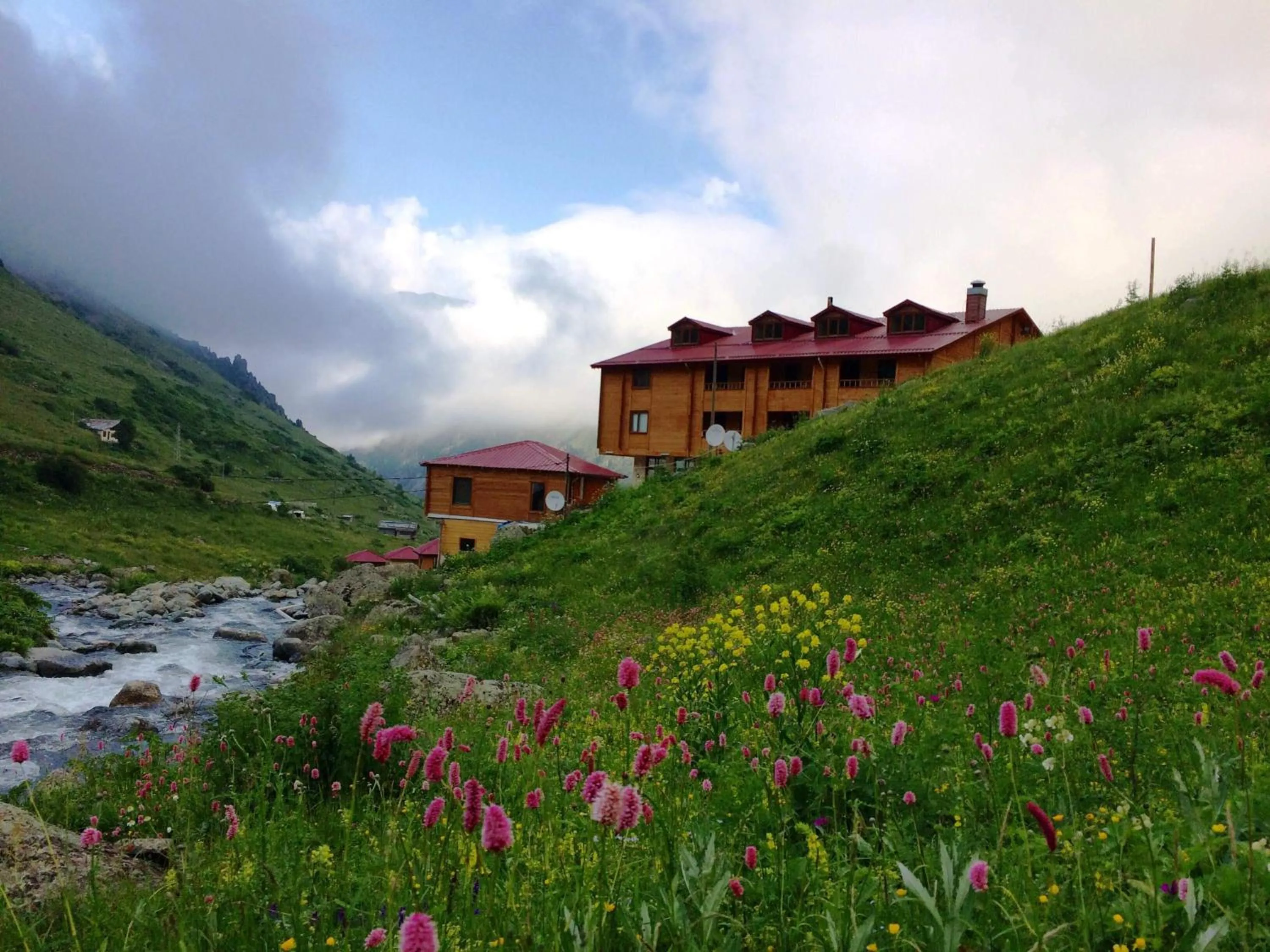 Property building in Yedigoller Hotel & Restaurant