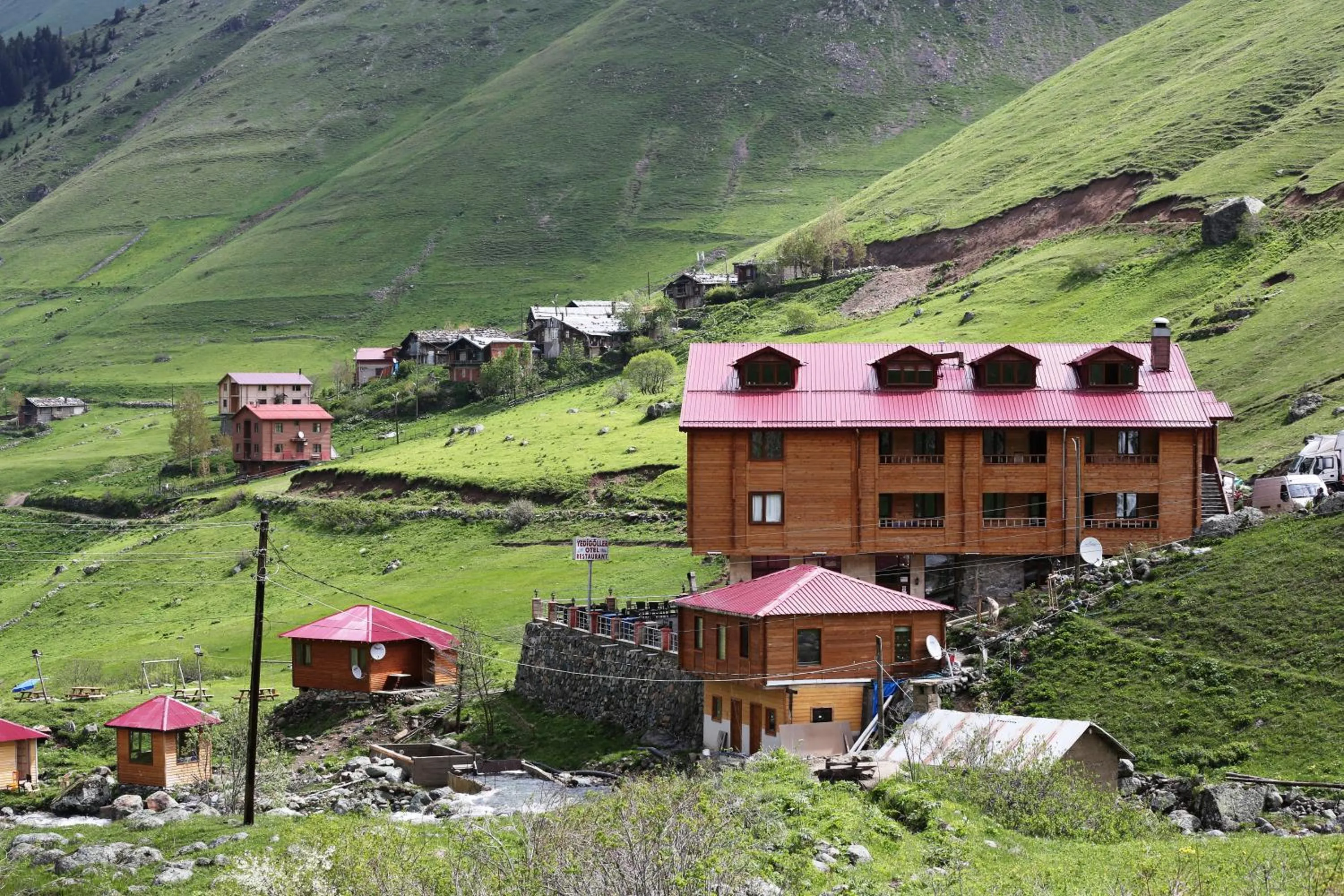 Property building in Yedigoller Hotel & Restaurant