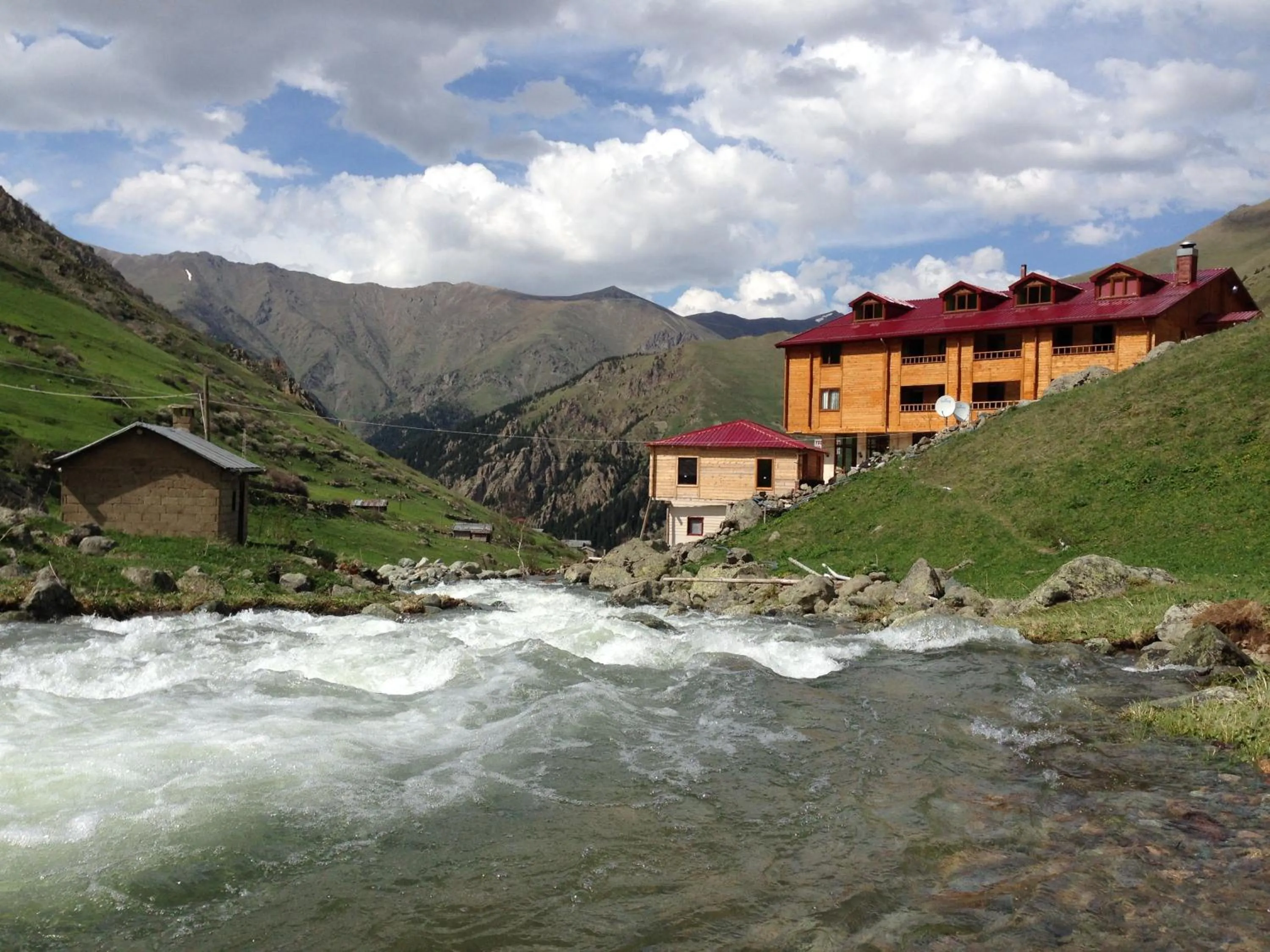 Facade/entrance in Yedigoller Hotel & Restaurant