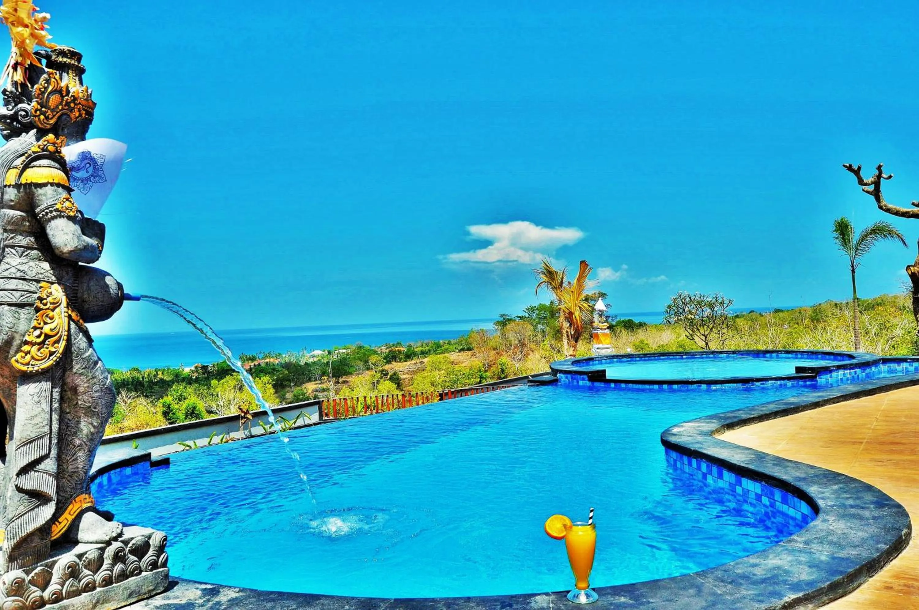 Photo of the whole room in Reynten Hill