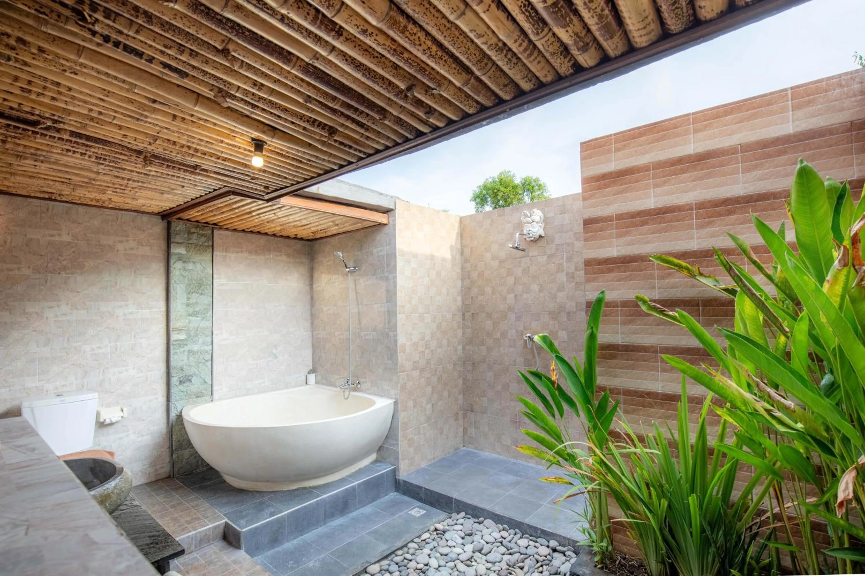 Bath in Reynten Hill