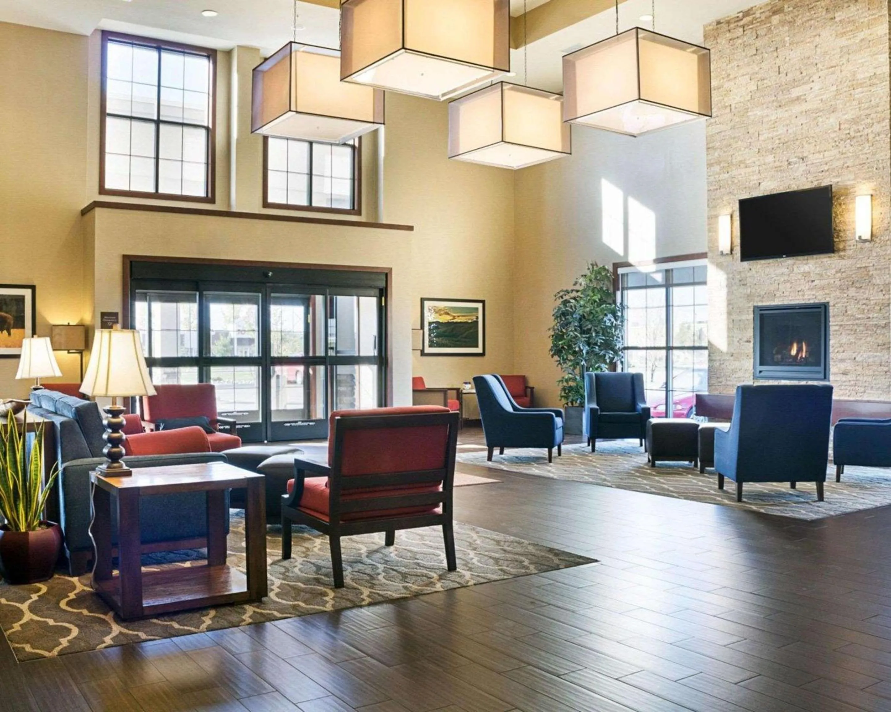 Lobby or reception in Comfort Suites Fargo Medical Center