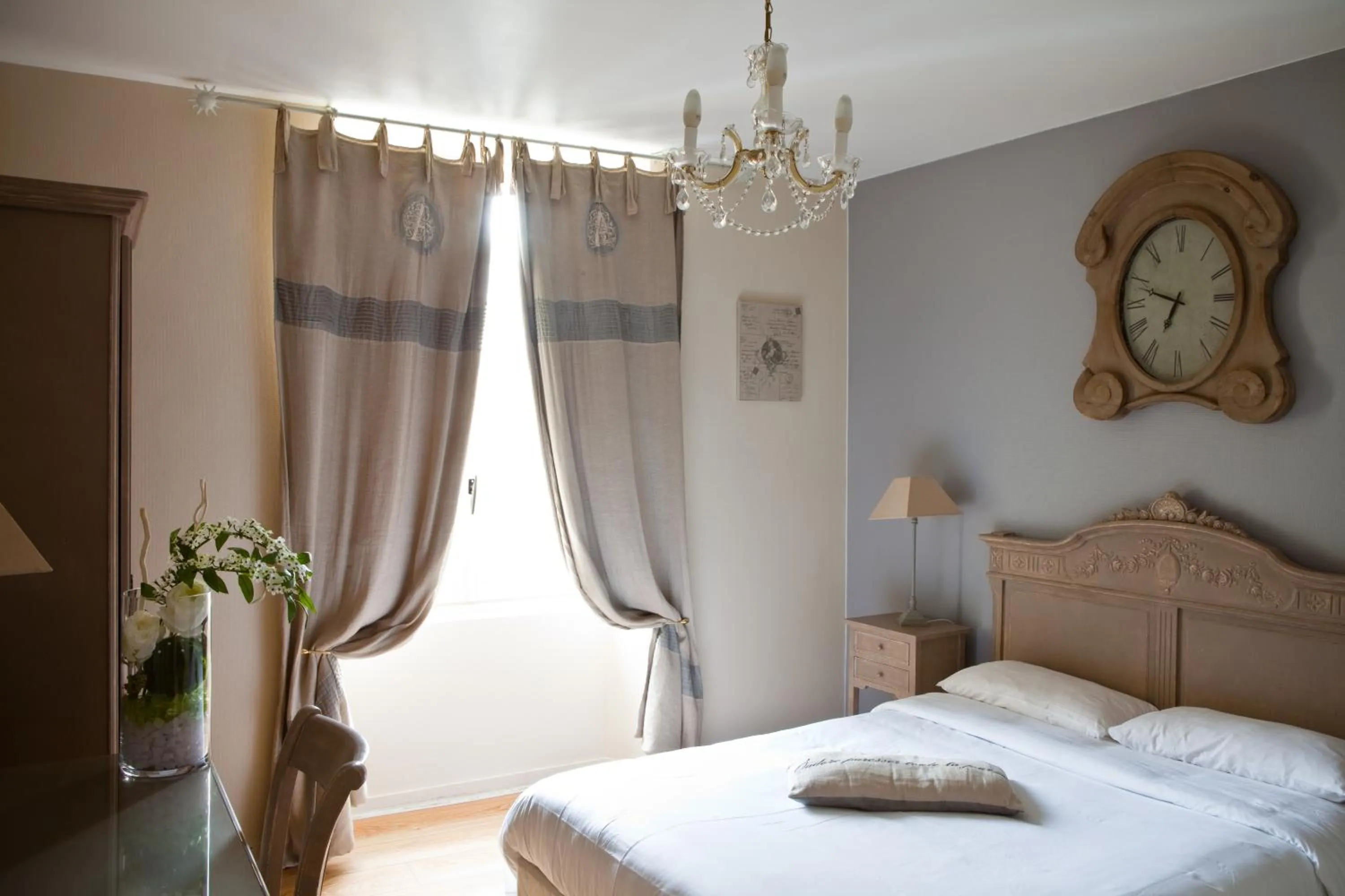 Bedroom, Bed in Hotel Abat Jour