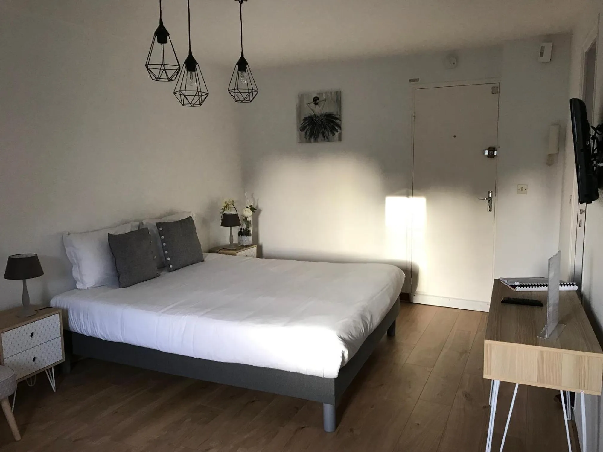 Photo of the whole room, Bed in Hotel Abat Jour