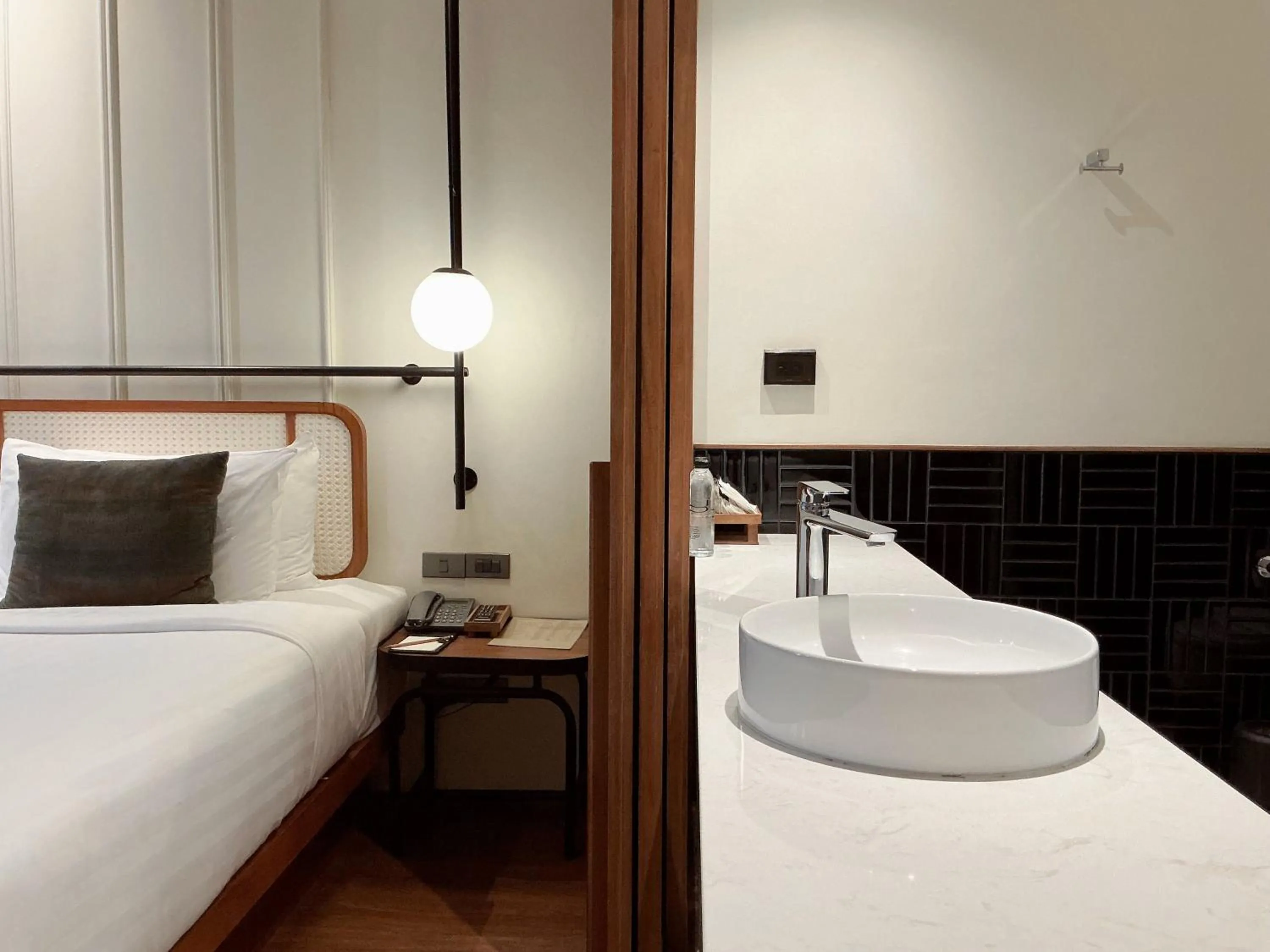 Bedroom, Bed in Hotel Loy Chiang Mai