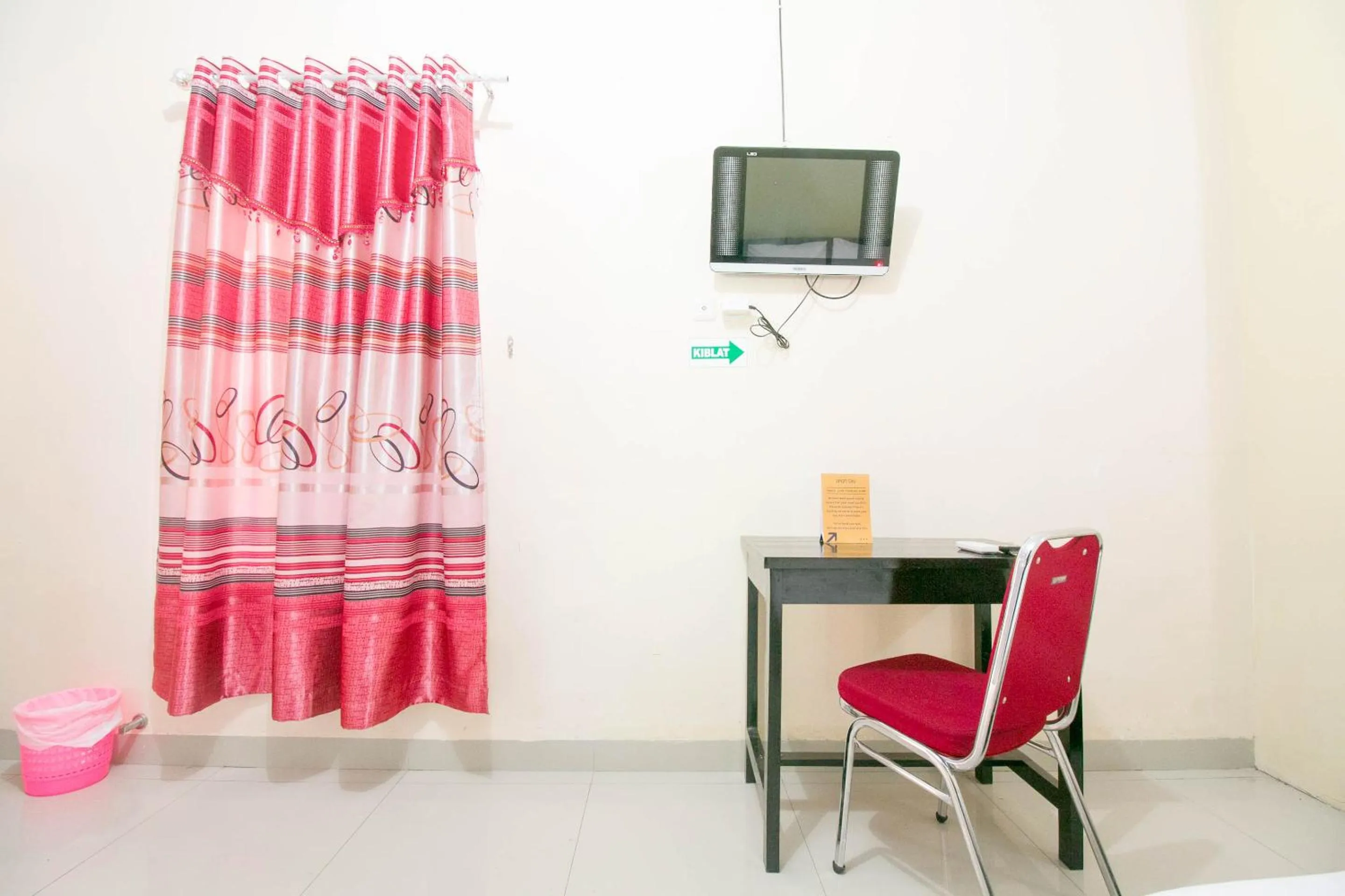 Living room in Grand Azizah Makassar RedPartner