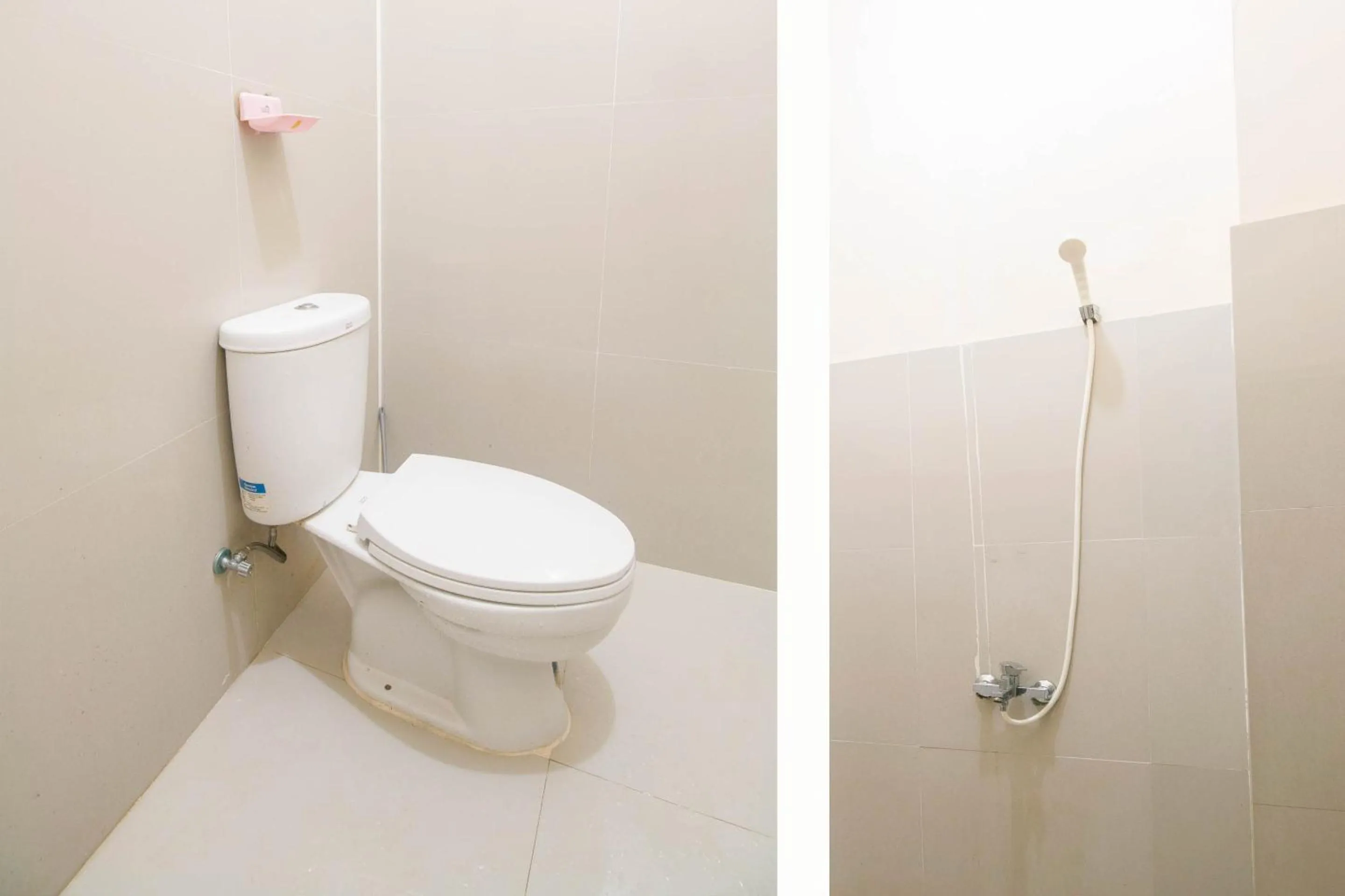 Bathroom in Grand Azizah Makassar RedPartner