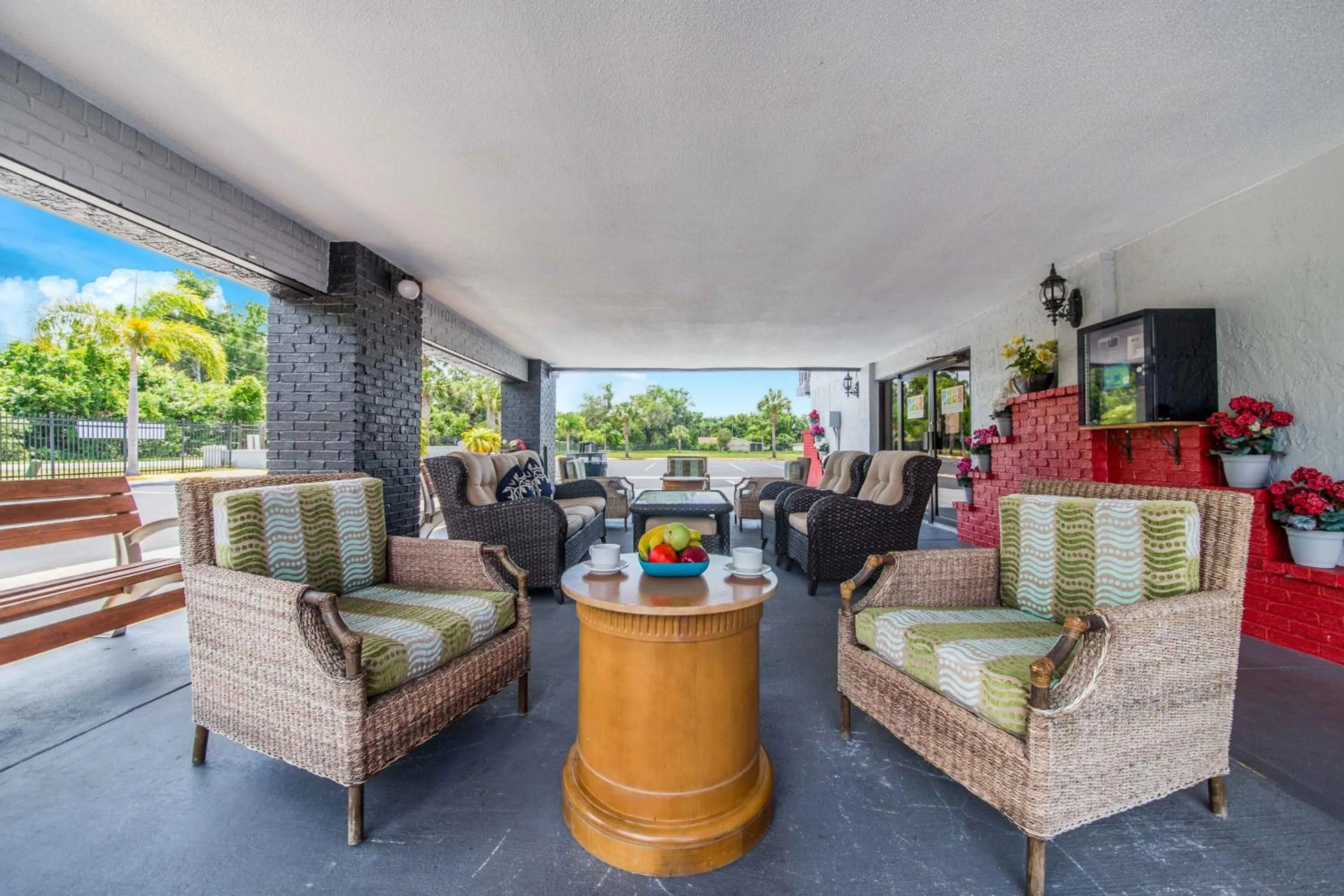 Seating area in Seasons Florida Resort