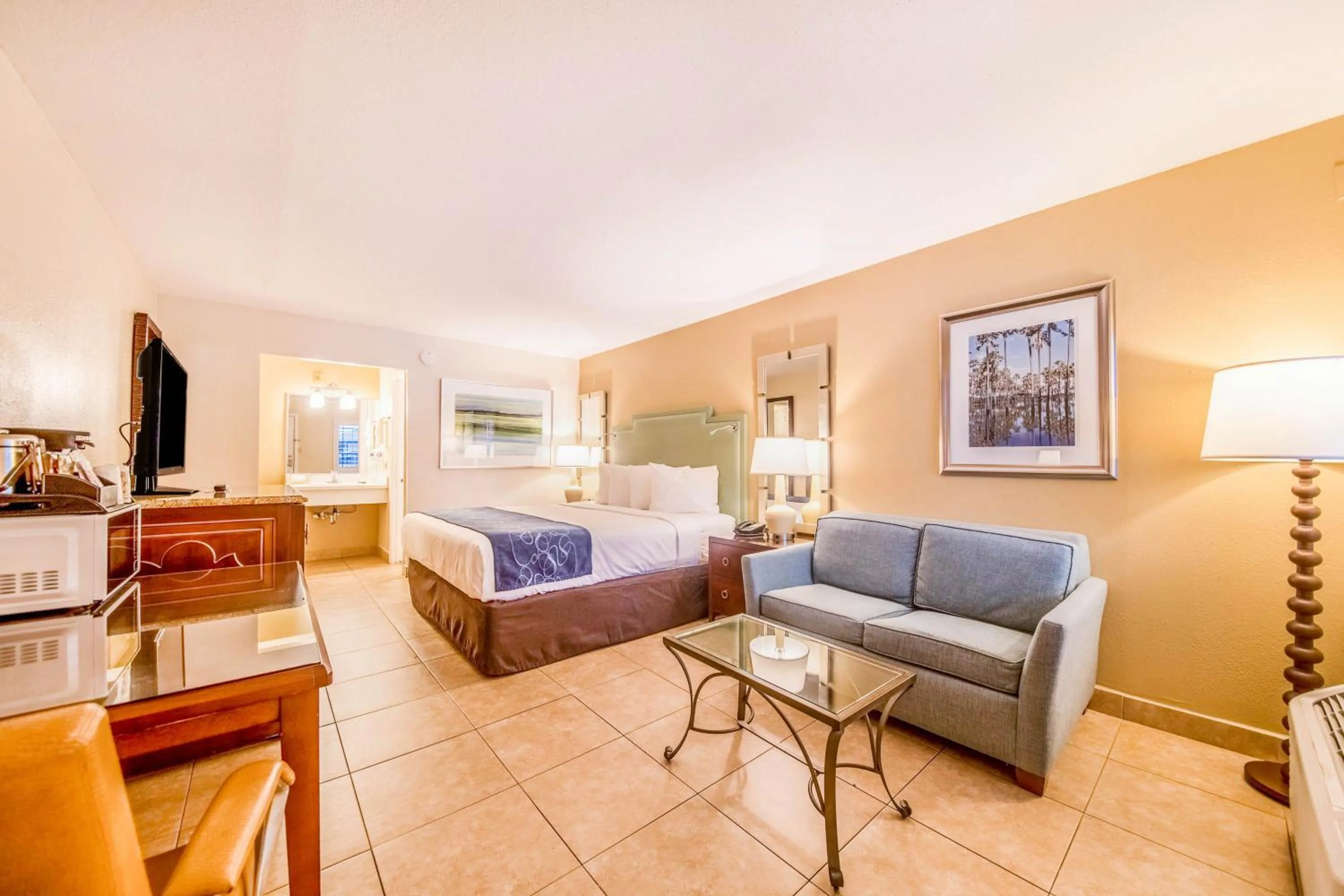 Bedroom, Bed in Seasons Florida Resort