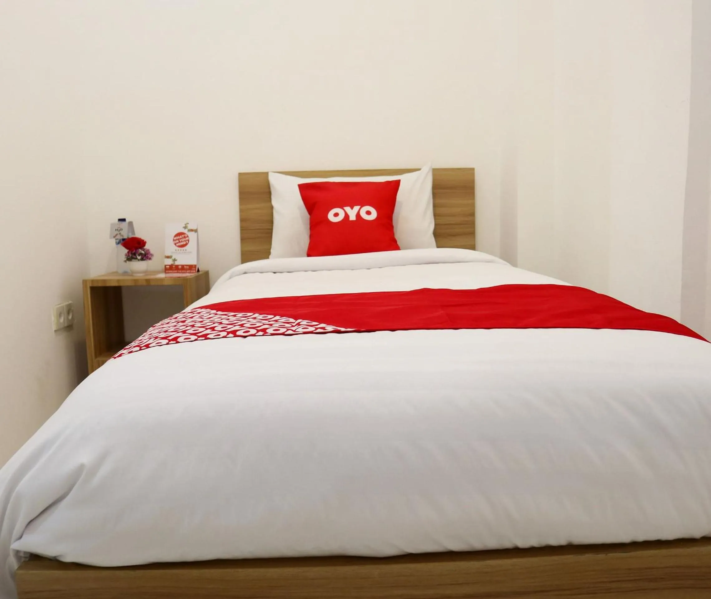 Bedroom in Hotel O Monalisa Residence And Cafe