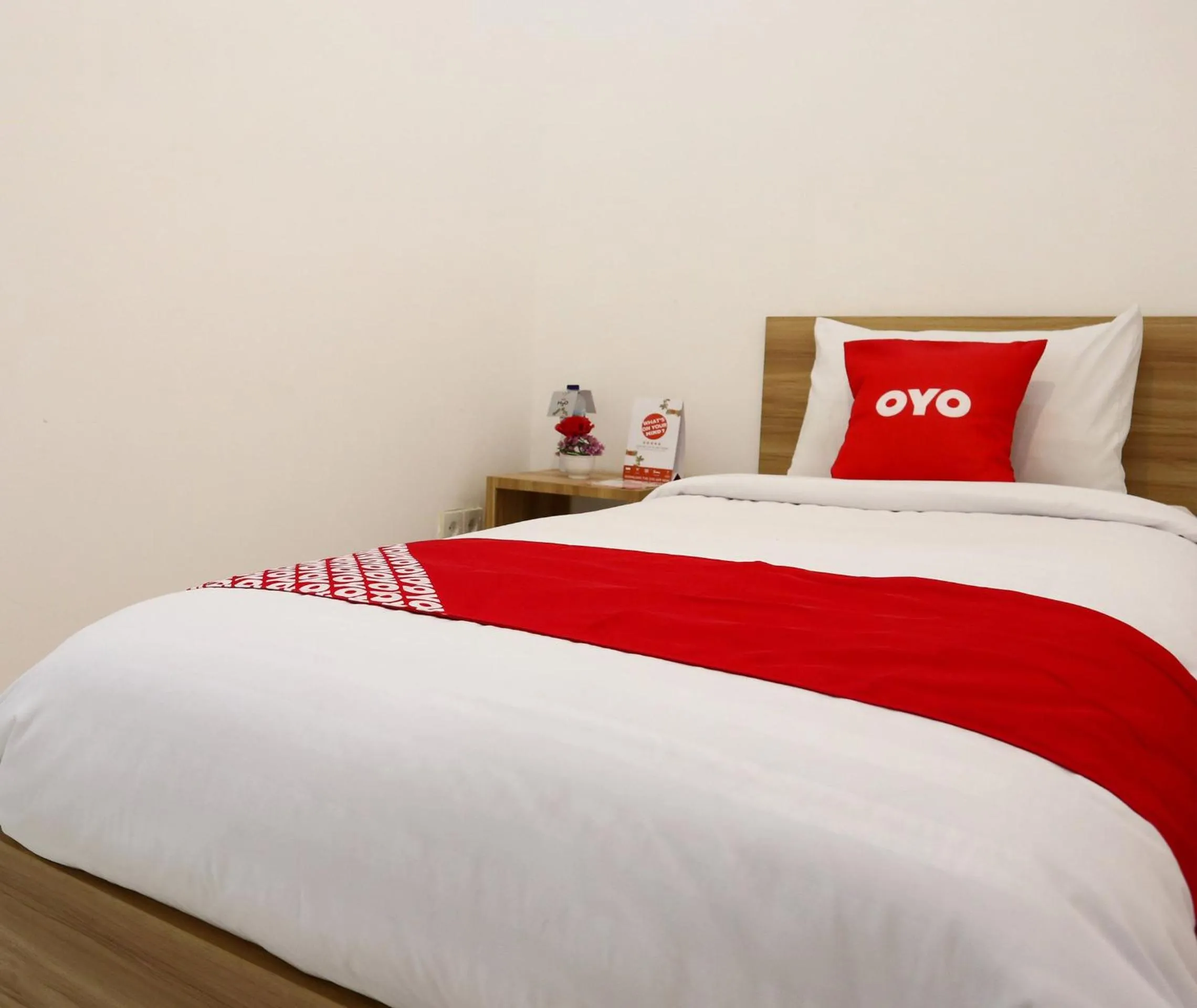 Bedroom in Hotel O Monalisa Residence And Cafe