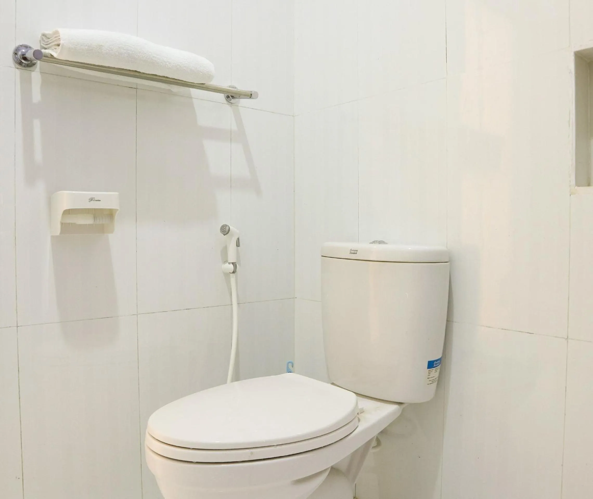 Bathroom in Hotel O Monalisa Residence And Cafe