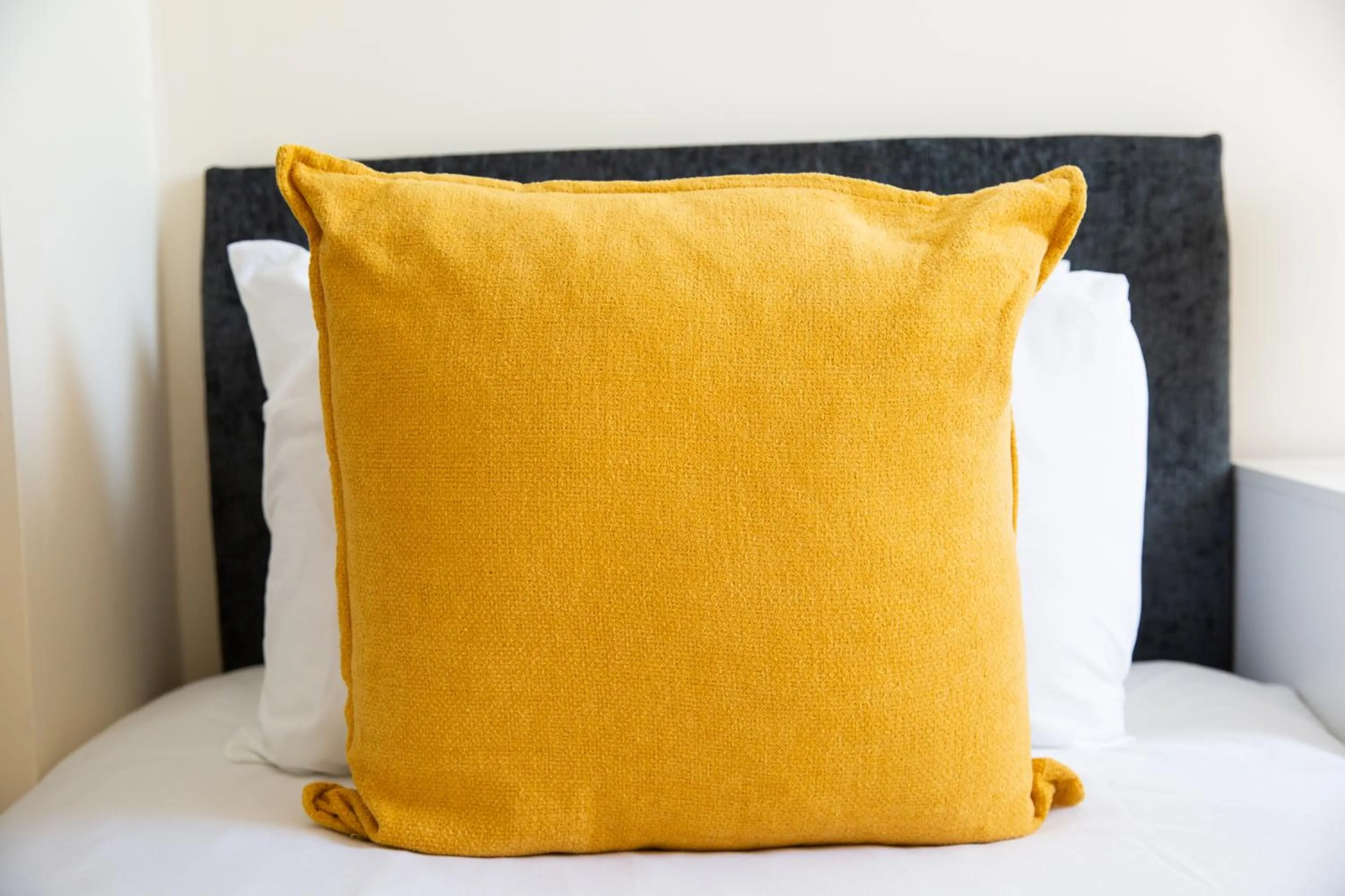 Other, Bed in Velvet 2-bedroom apartment, Clockhouse, Hoddesdon