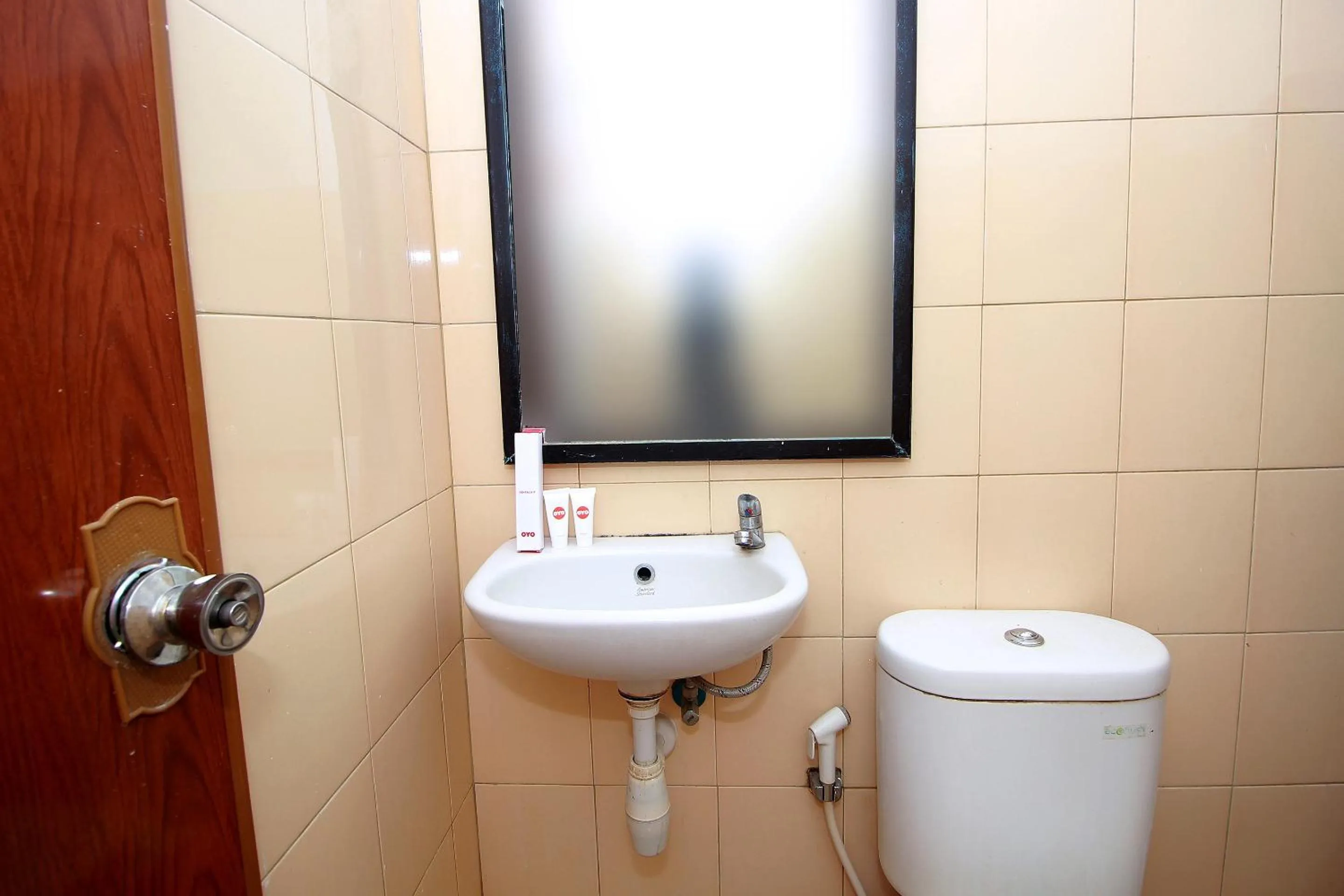 Bathroom in Hotel O Jati Exclusive Homestay