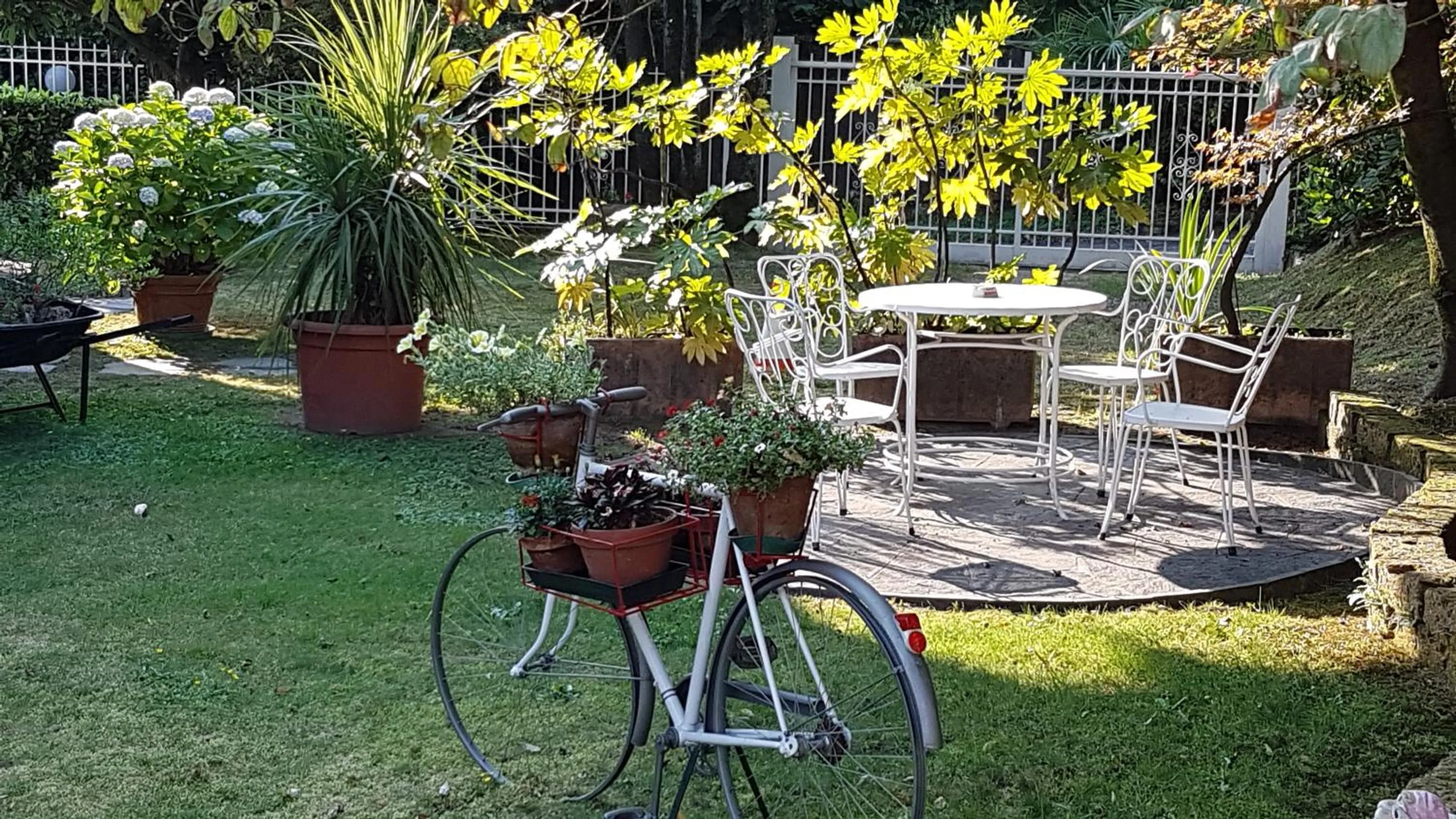 Garden in Bed & Breakfast Gli Oleandri