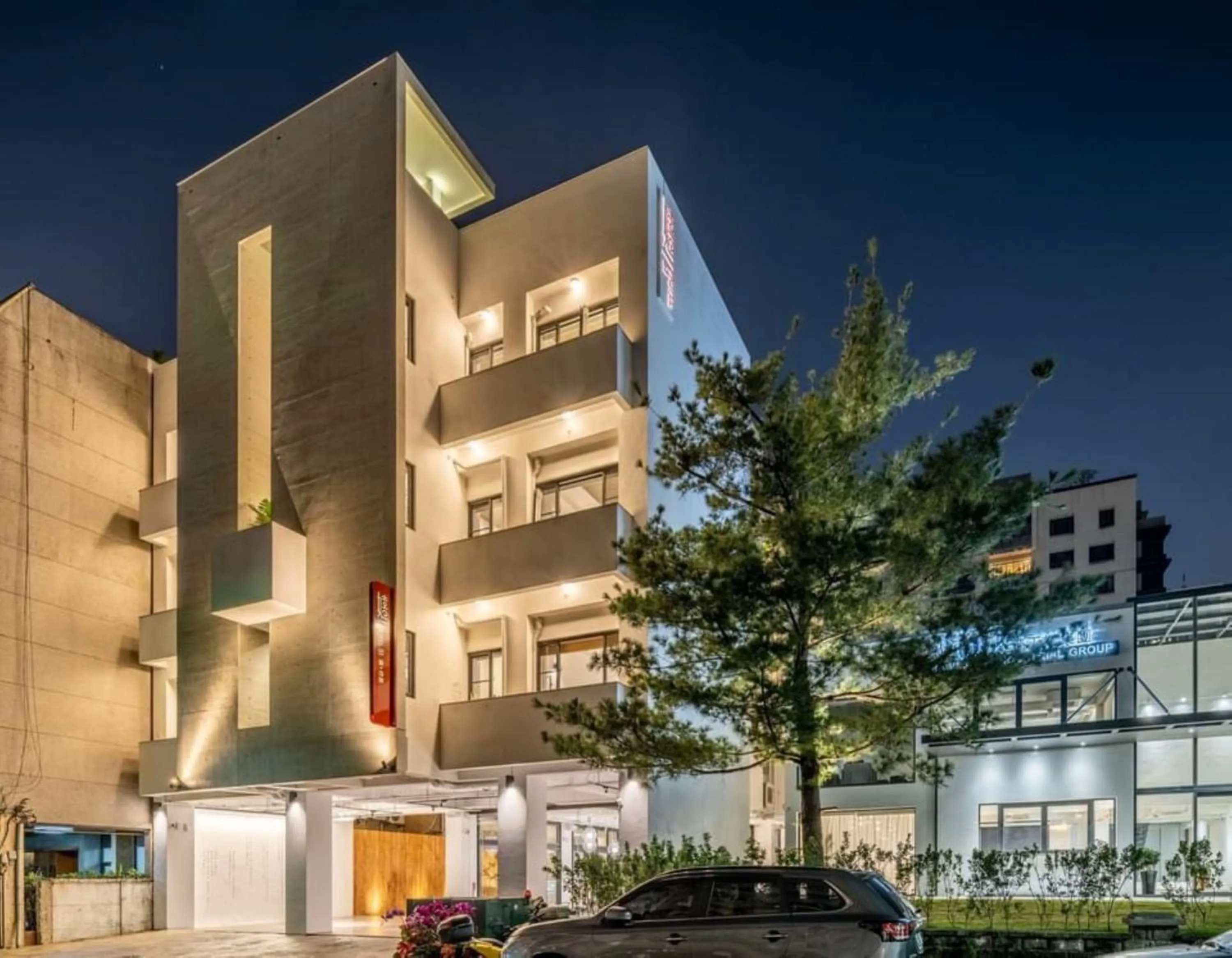 Property building in SI Hotel