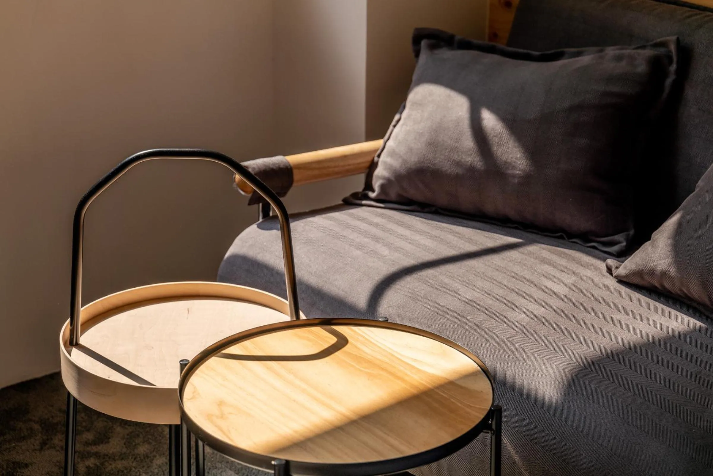 Seating area, Bed in SI Hotel