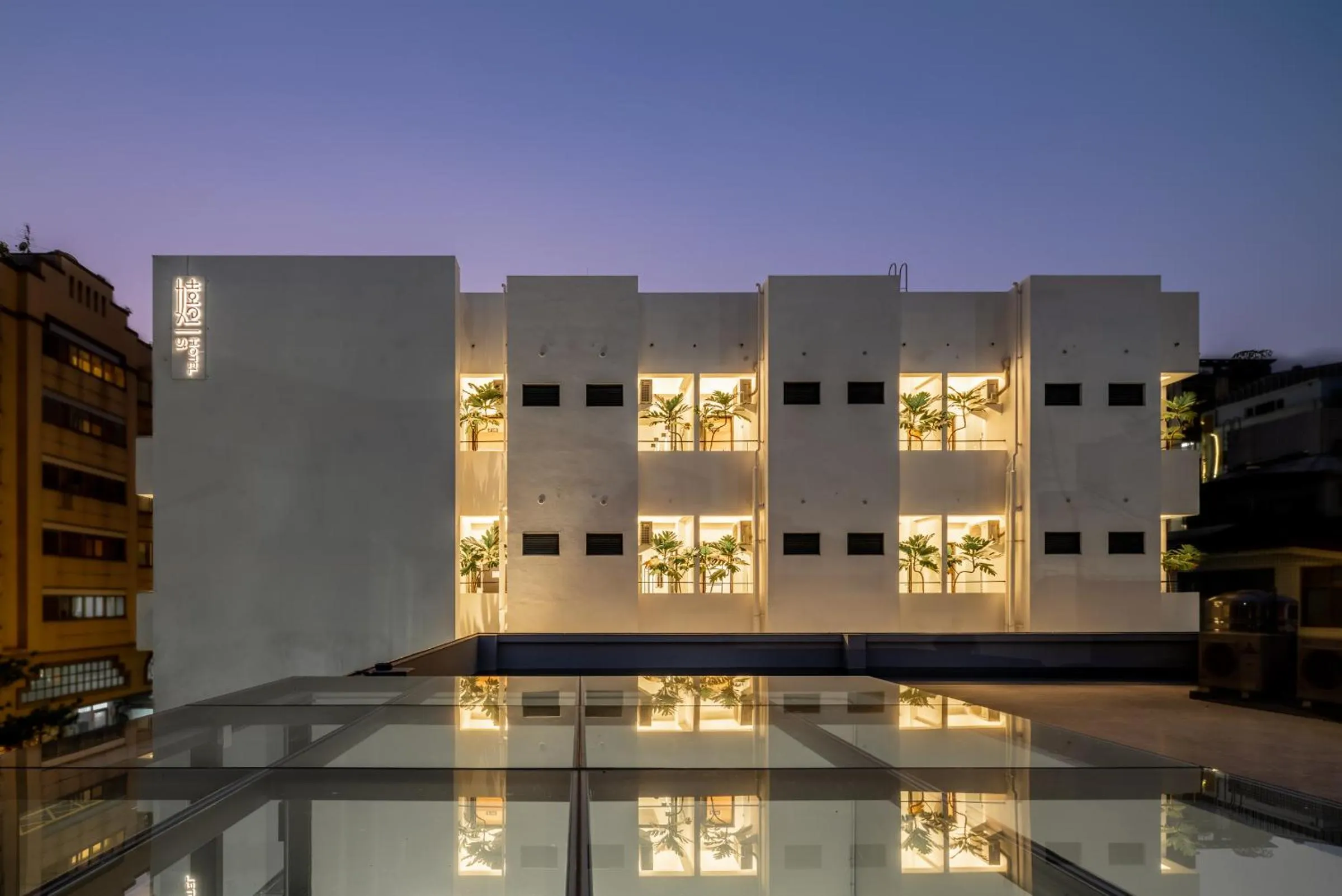 Property building in SI Hotel