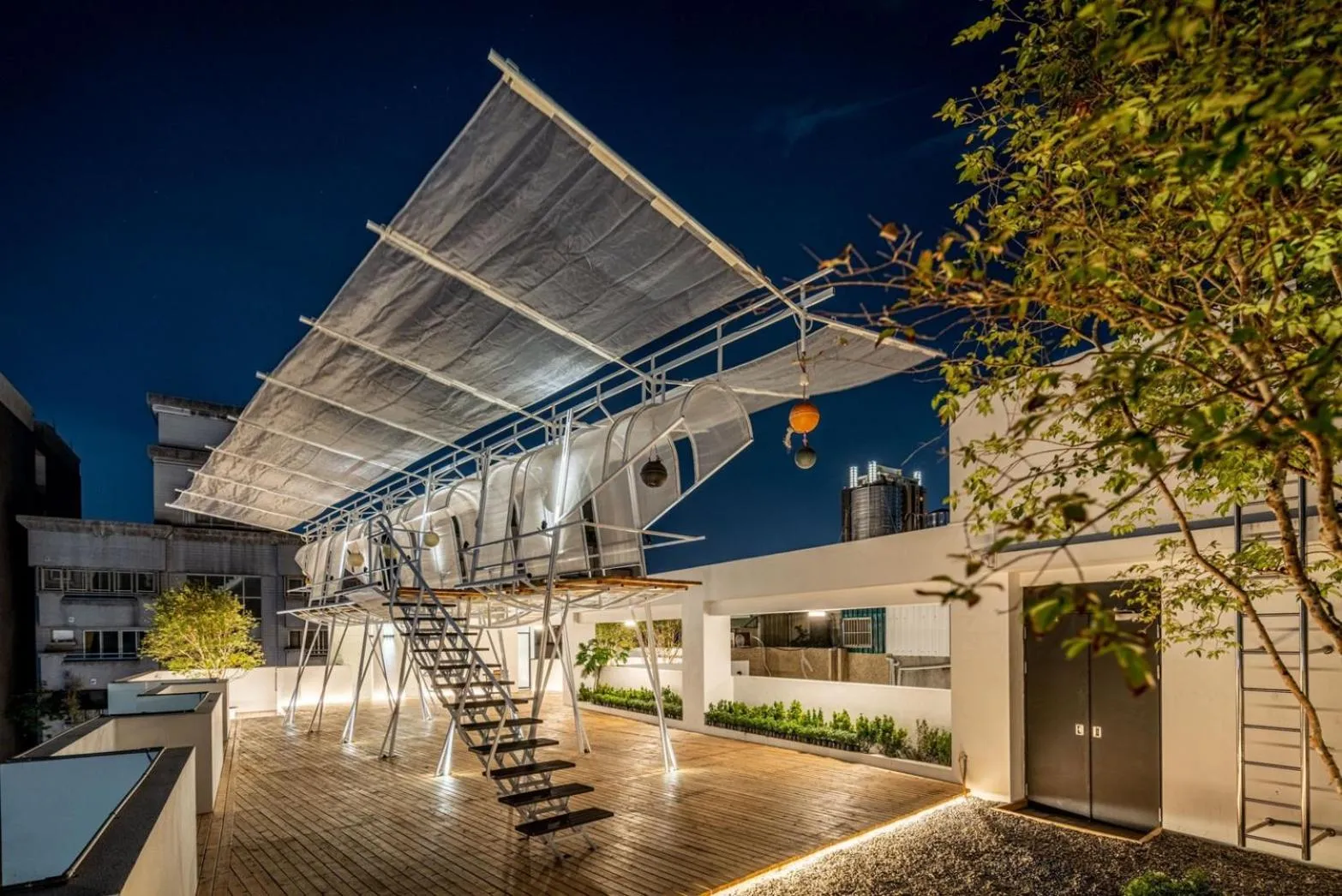 Area and facilities in SI Hotel