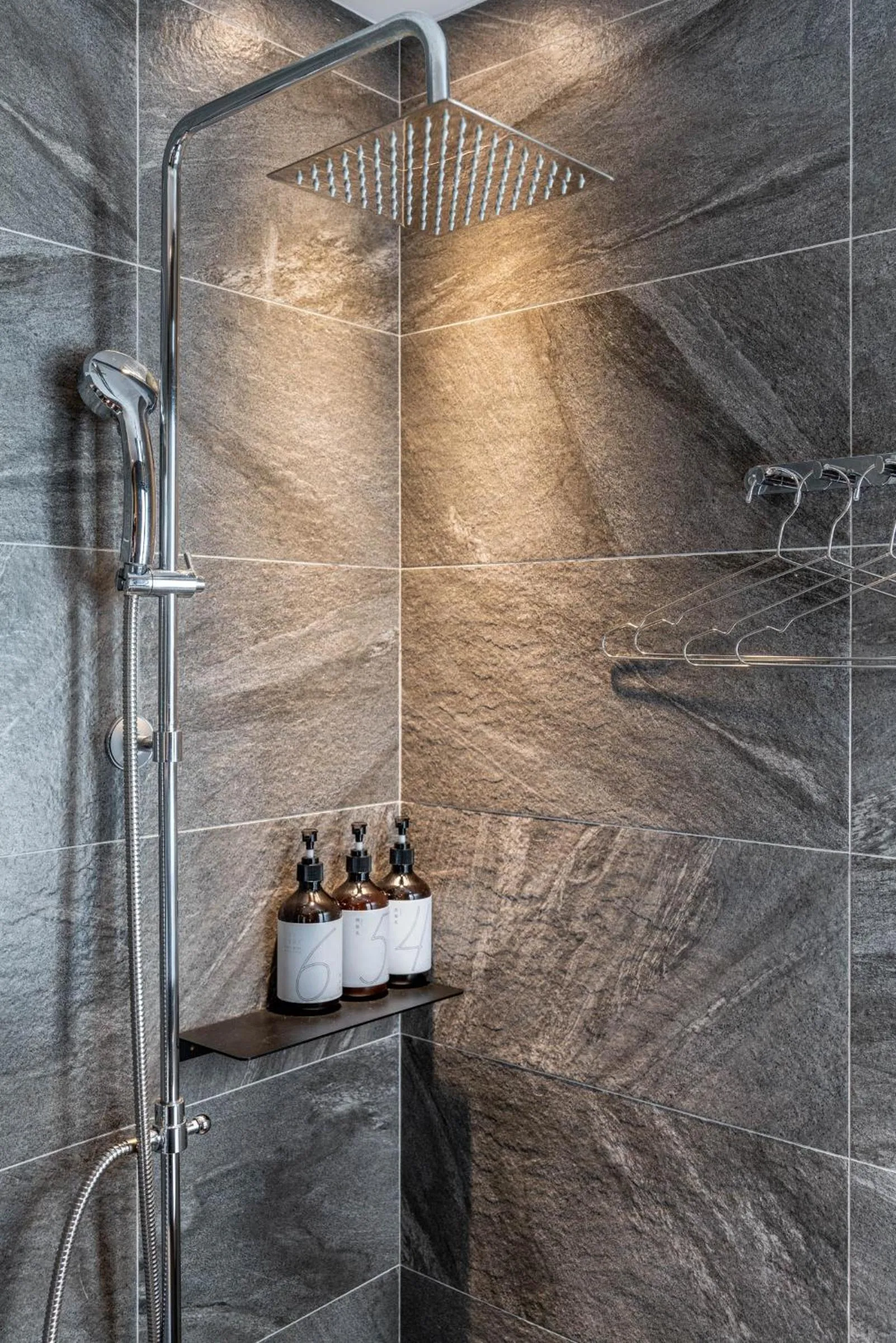 Bathroom in SI Hotel