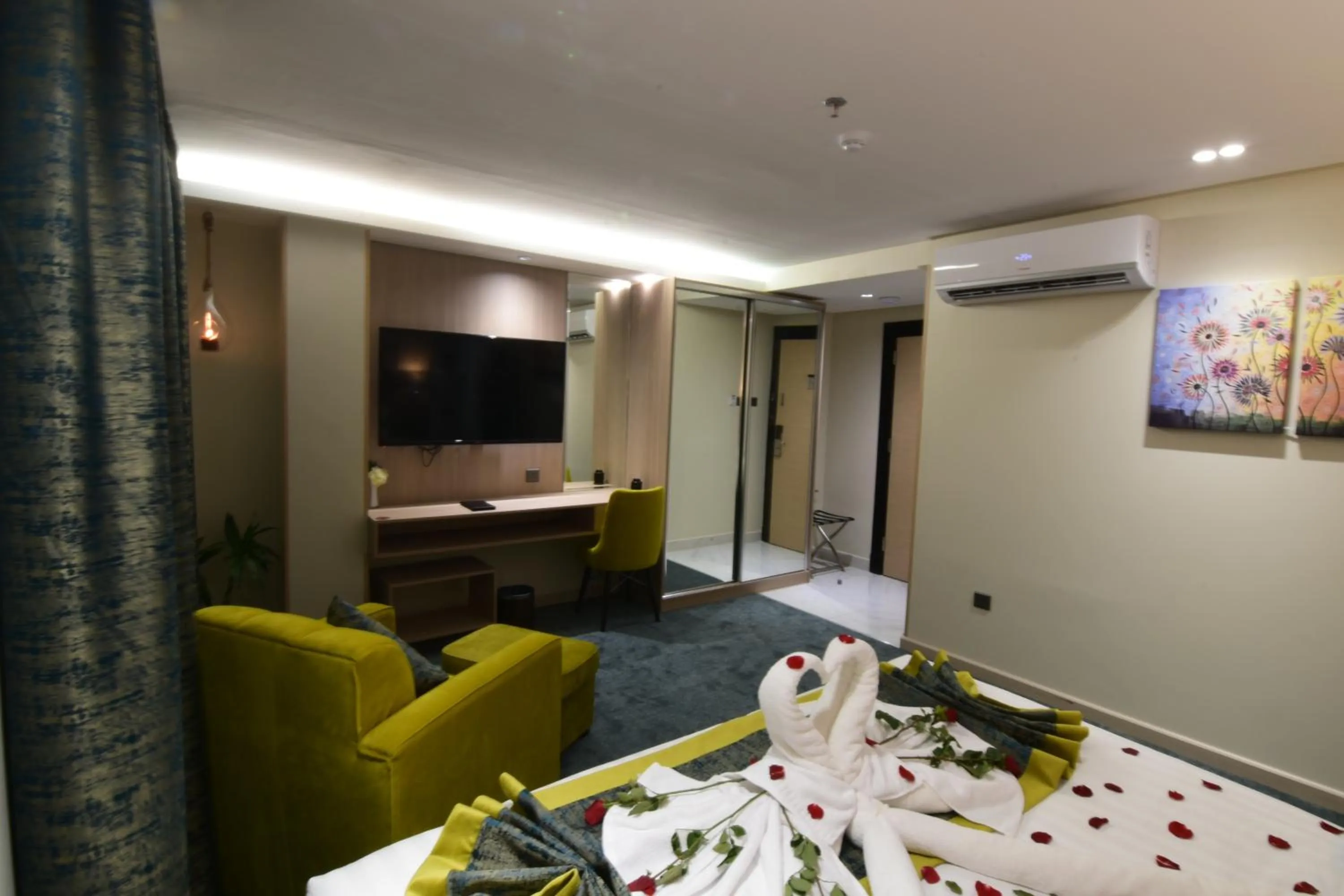 TV and multimedia in Touq Al Balad Hotel